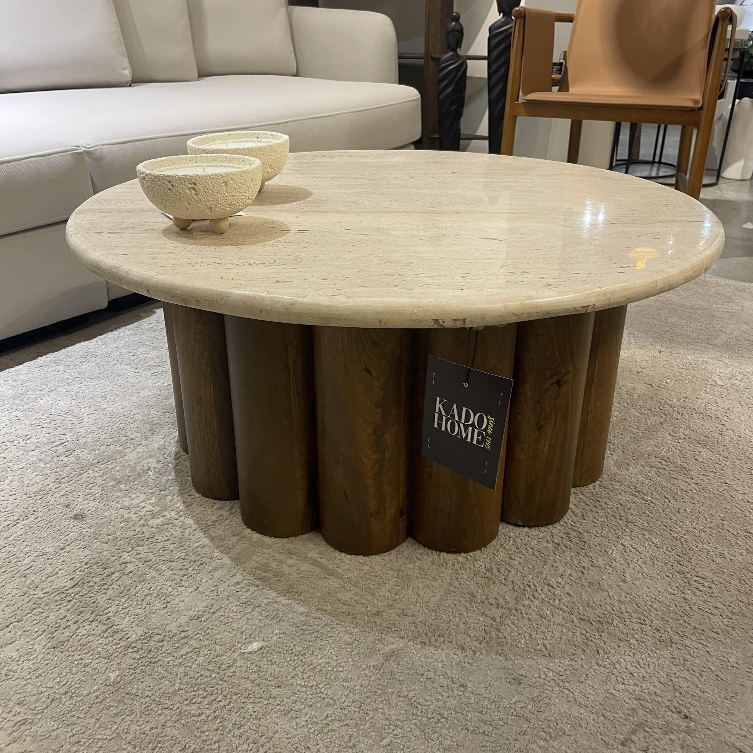 שולחן סלון יוקרתי עגול נטורה רגל גזעי עץ טופ טרוונטין דגם סוניל שולחן סלון יוקרתי עגול נטורה רגל גזעי עץ טופ טרוונטין דגם סוניל