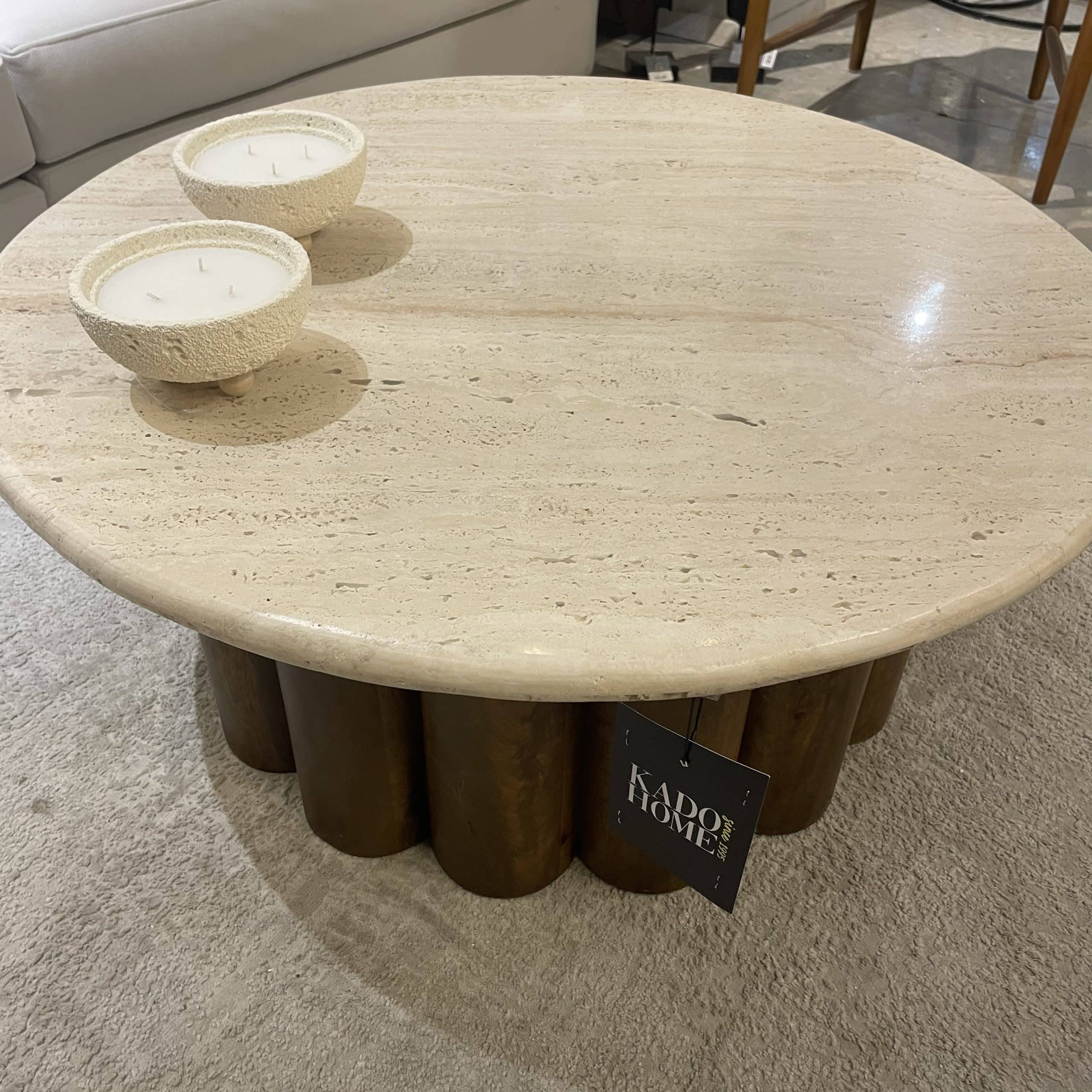 שולחן סלון יוקרתי עגול נטורה רגל גזעי עץ טופ טרוונטין דגם סוניל שולחן סלון יוקרתי עגול נטורה רגל גזעי עץ טופ טרוונטין דגם סוניל