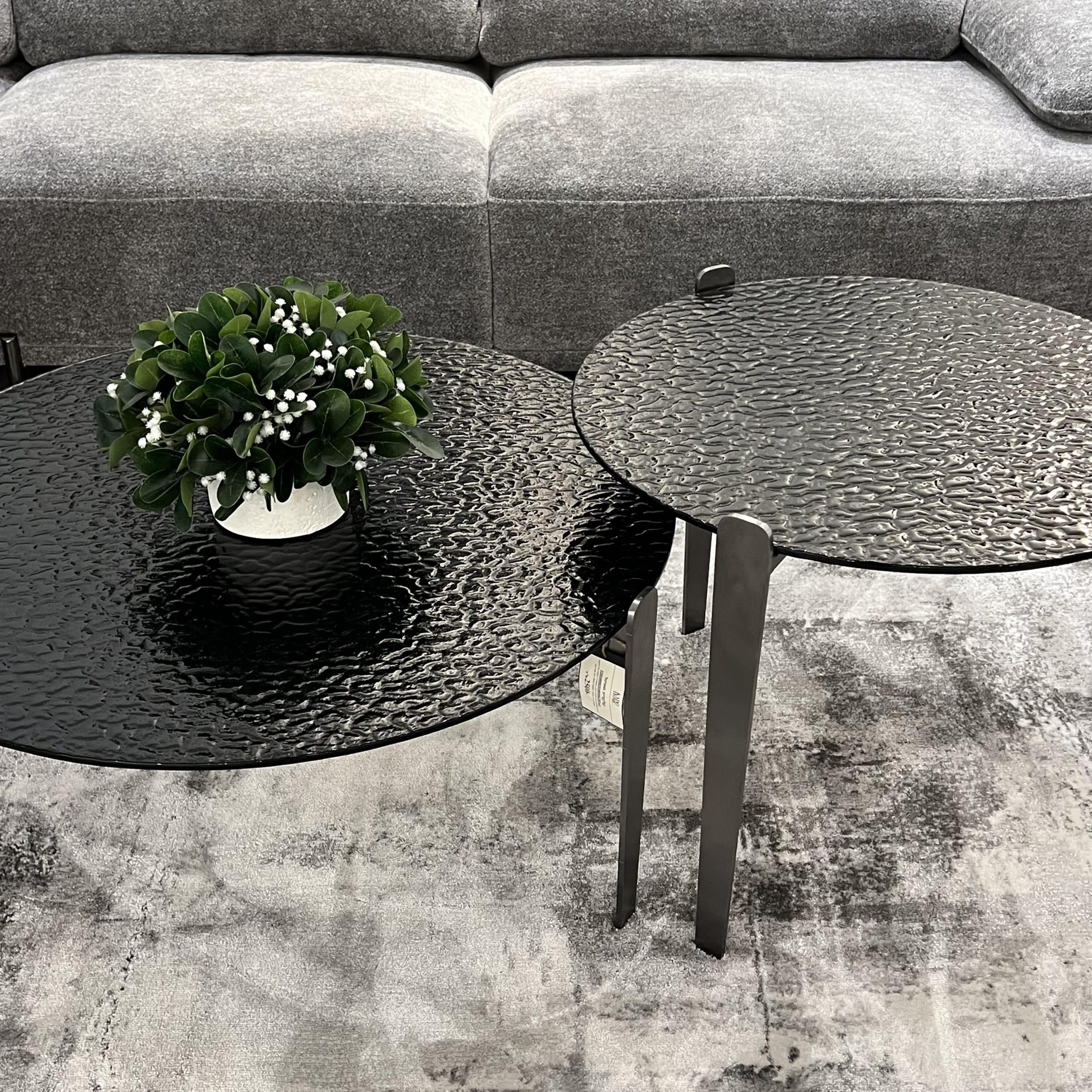 סט שולחנות סלון עגולים מעוצבים זכוכית מושחרת ריקועים רגל נירוסטה מושחרת דגם סופיטל סט שולחנות סלון עגולים מעוצבים זכוכית מושחרת ריקועים רגל נירוסטה מושחרת דגם סופיטל