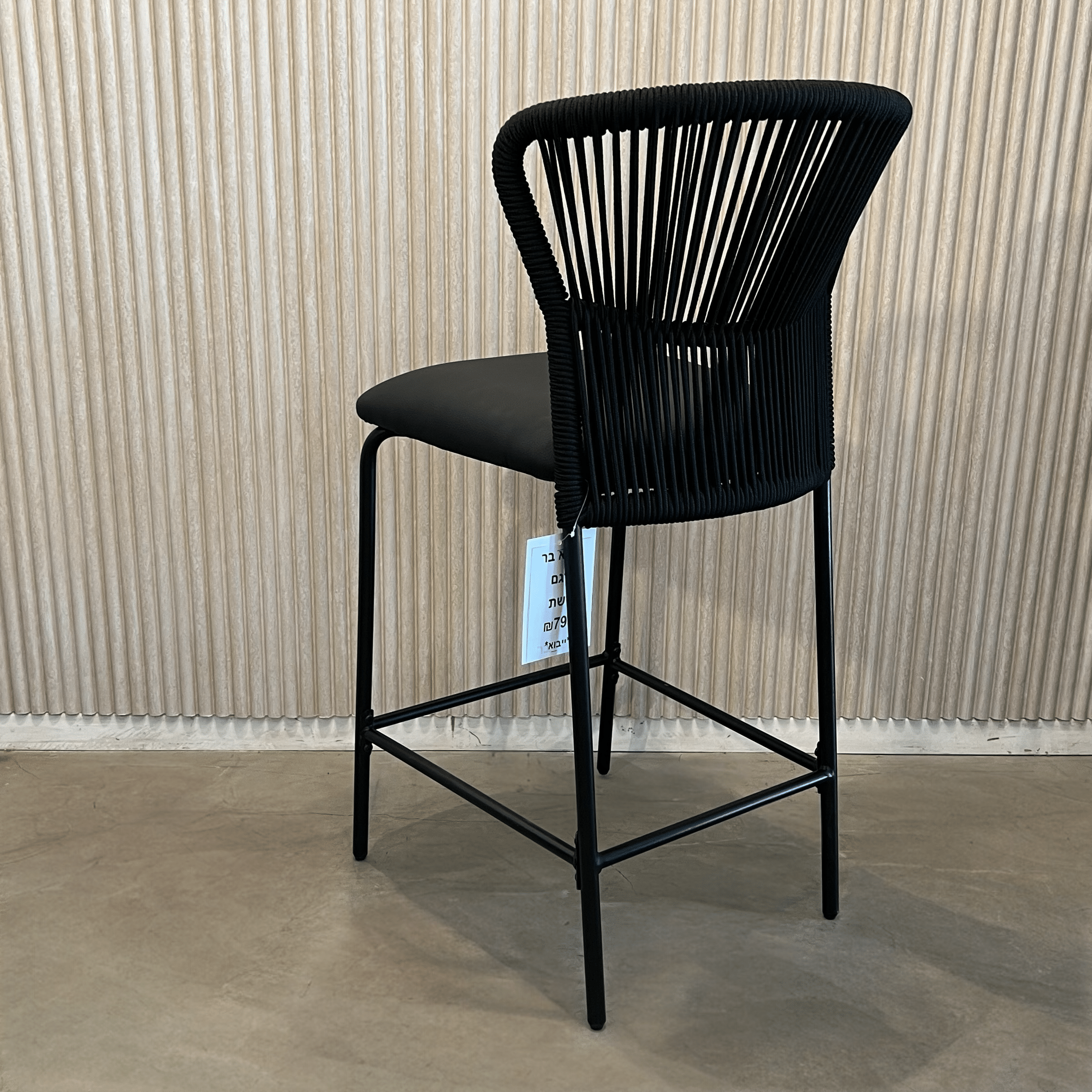 כיסא בר מעוצב דגם רשת שחור מושב דמוי עור שחור כיסא בר מעוצב דגם רשת שחור מושב דמוי עור שחור