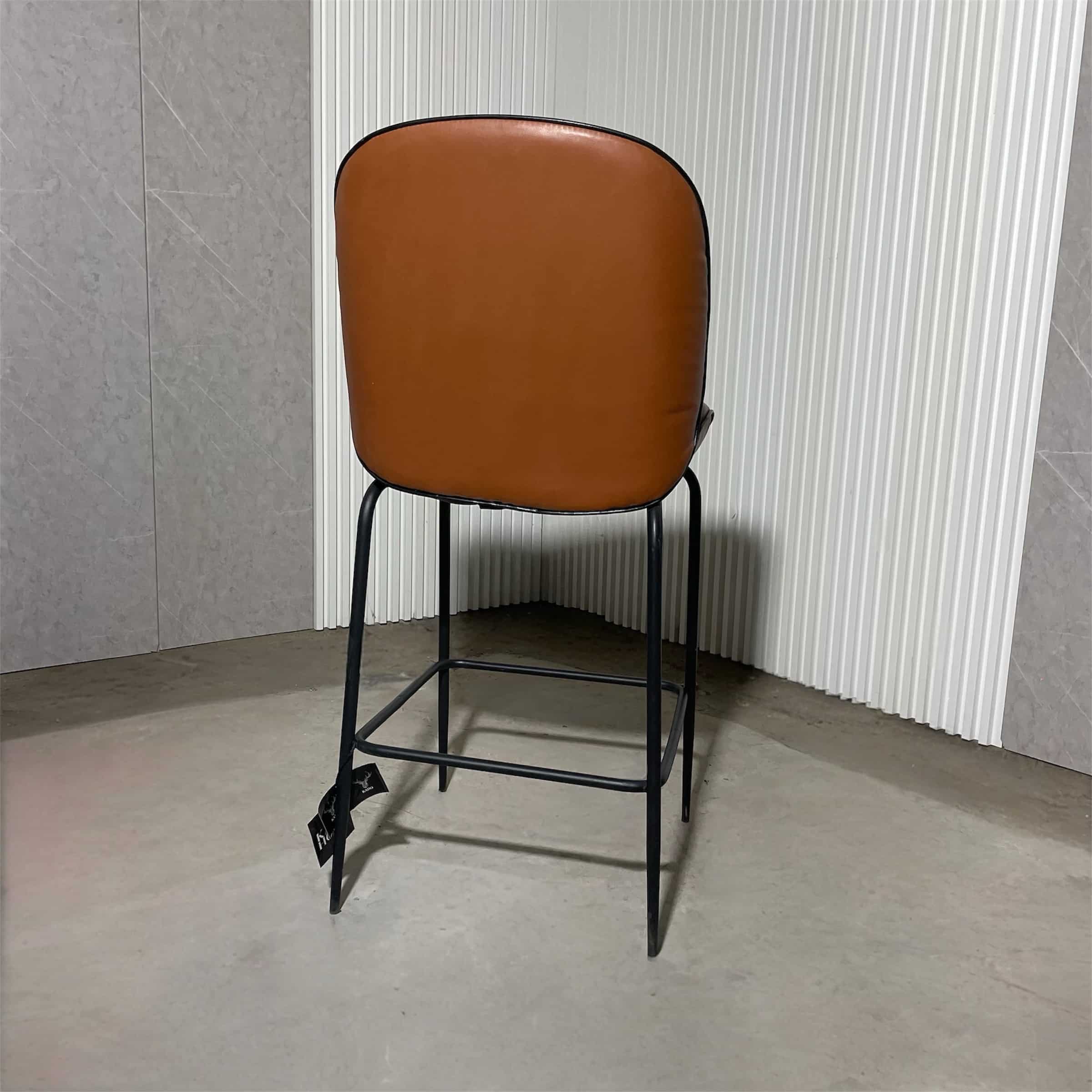 כסא בר דמוי עור חום דגם צדף -אחרון בחיסול!