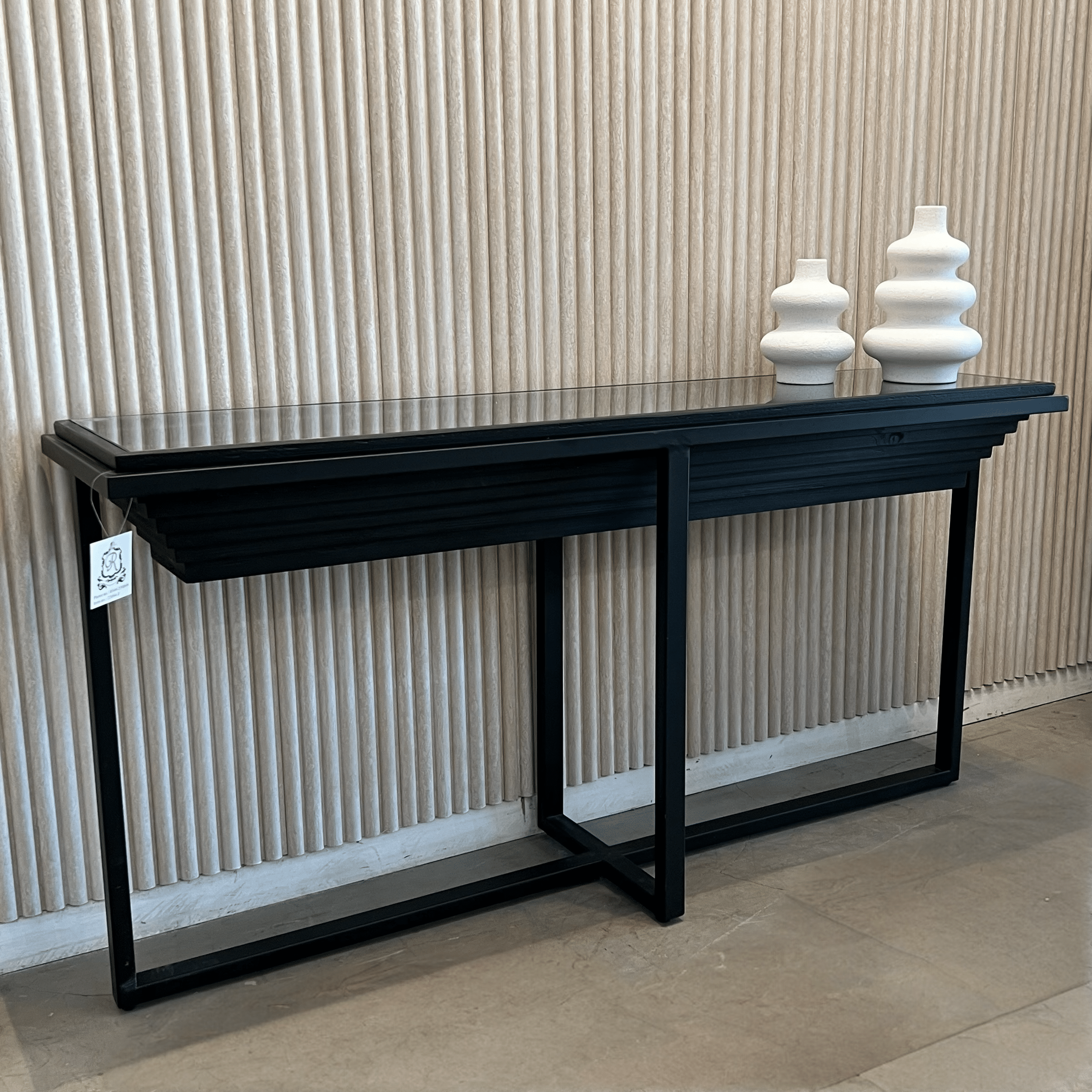 קונסולה פירמידה שחור קטנה רגל ברזל שחור וודרוני - חיסול! קונסולה פירמידה שחור קטנה רגל ברזל שחור וודרוני - חיסול!