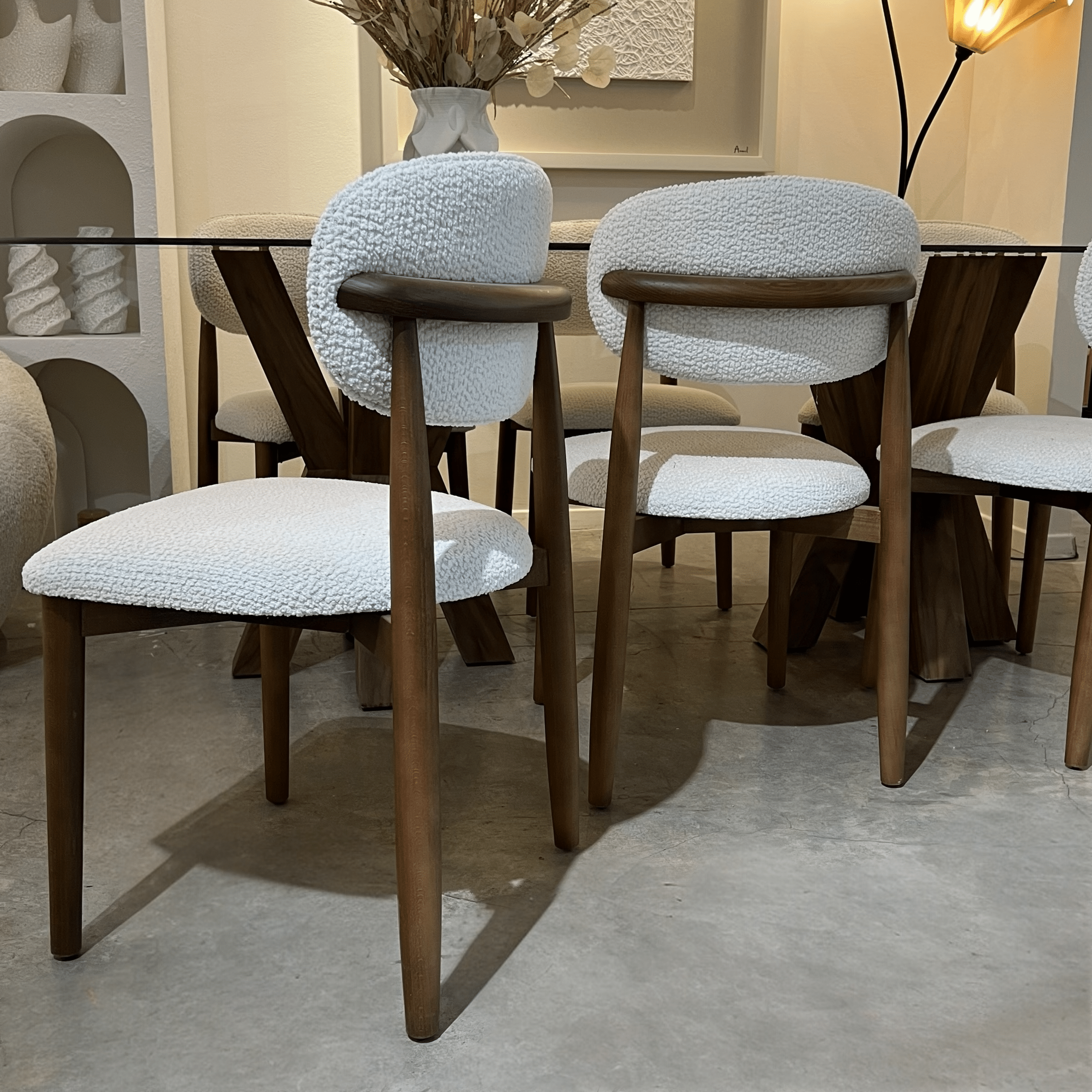 כסא מעוצב דגם קאלי רגל עץ מלא בעיצוב אישי כסא מעוצב דגם קאלי רגל עץ מלא בעיצוב אישי