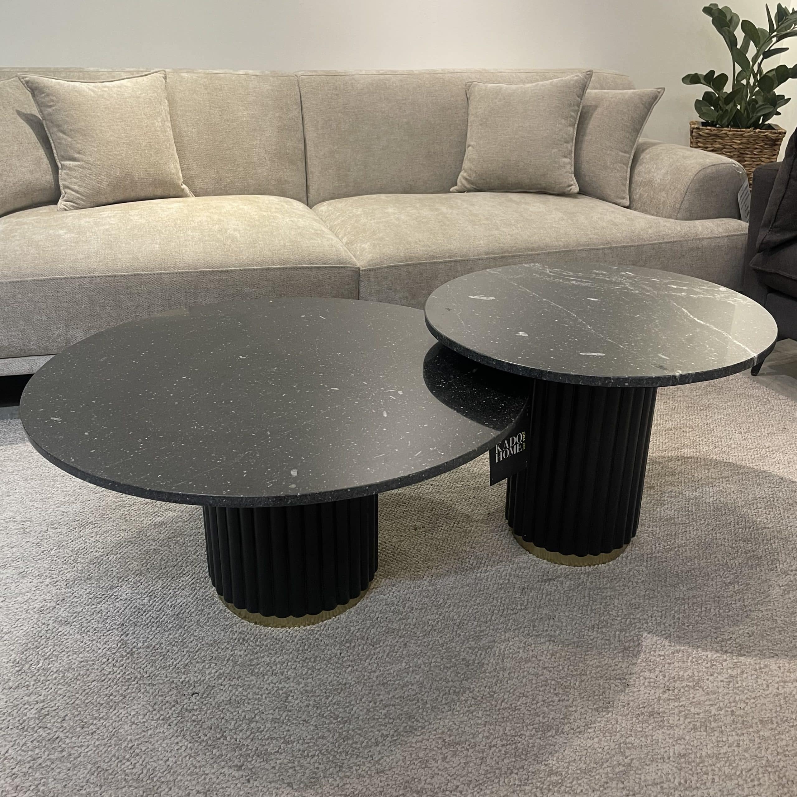 שולחן סלון פנסי שיש בסיס עץ כהה פס זהב דגם ראבי שולחן סלון פנסי שיש בסיס עץ כהה פס זהב דגם ראבי