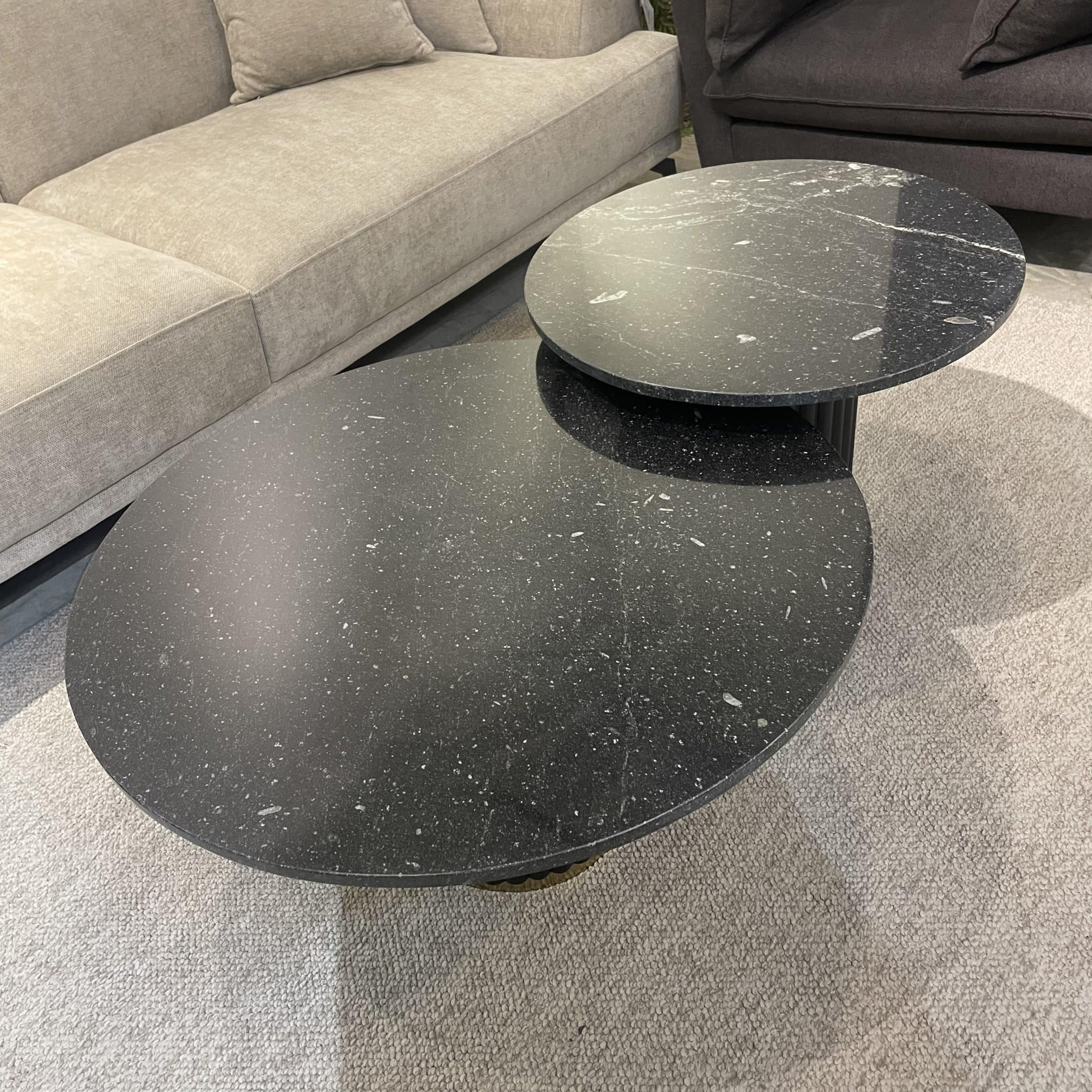 שולחן סלון פנסי שיש בסיס עץ כהה פס זהב דגם ראבי שולחן סלון פנסי שיש בסיס עץ כהה פס זהב דגם ראבי