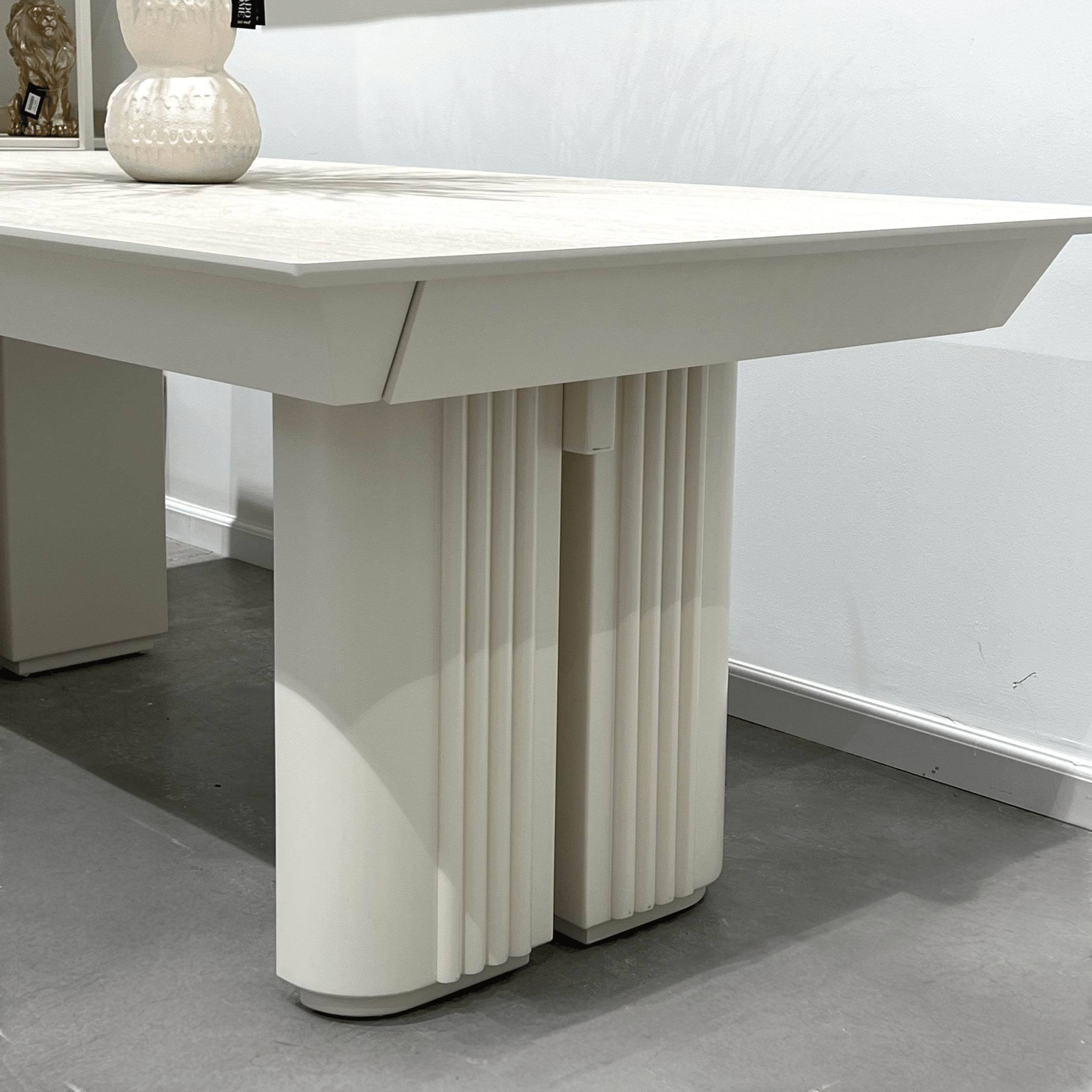 שולחן אוכל מעוצב דגם ליסבון בהתאמה אישית שולחן אוכל מעוצב דגם ליסבון בהתאמה אישית