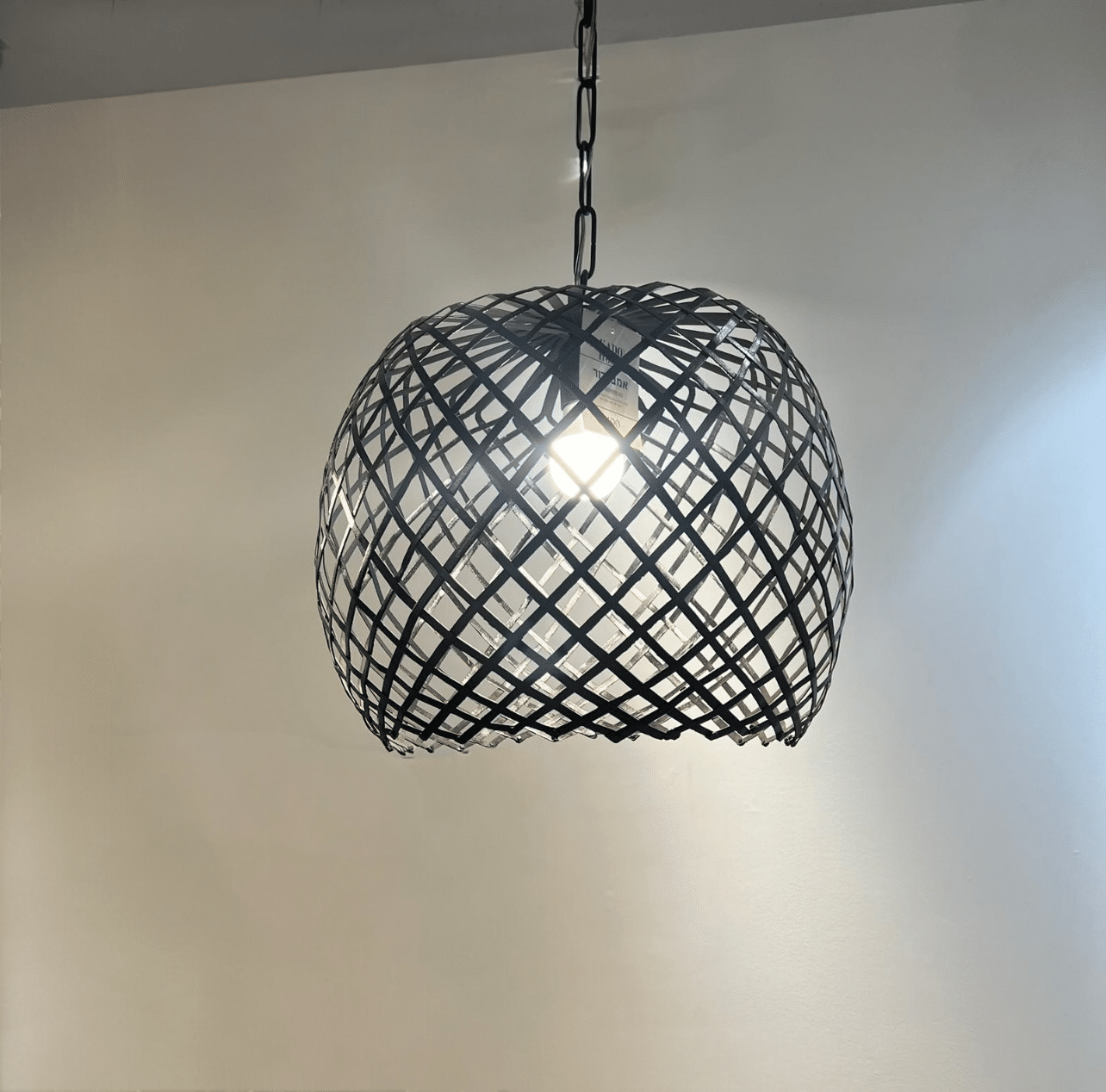 מנורה תליה מעוצבת דגם אמבסדור מנורה תליה מעוצבת דגם אמבסדור