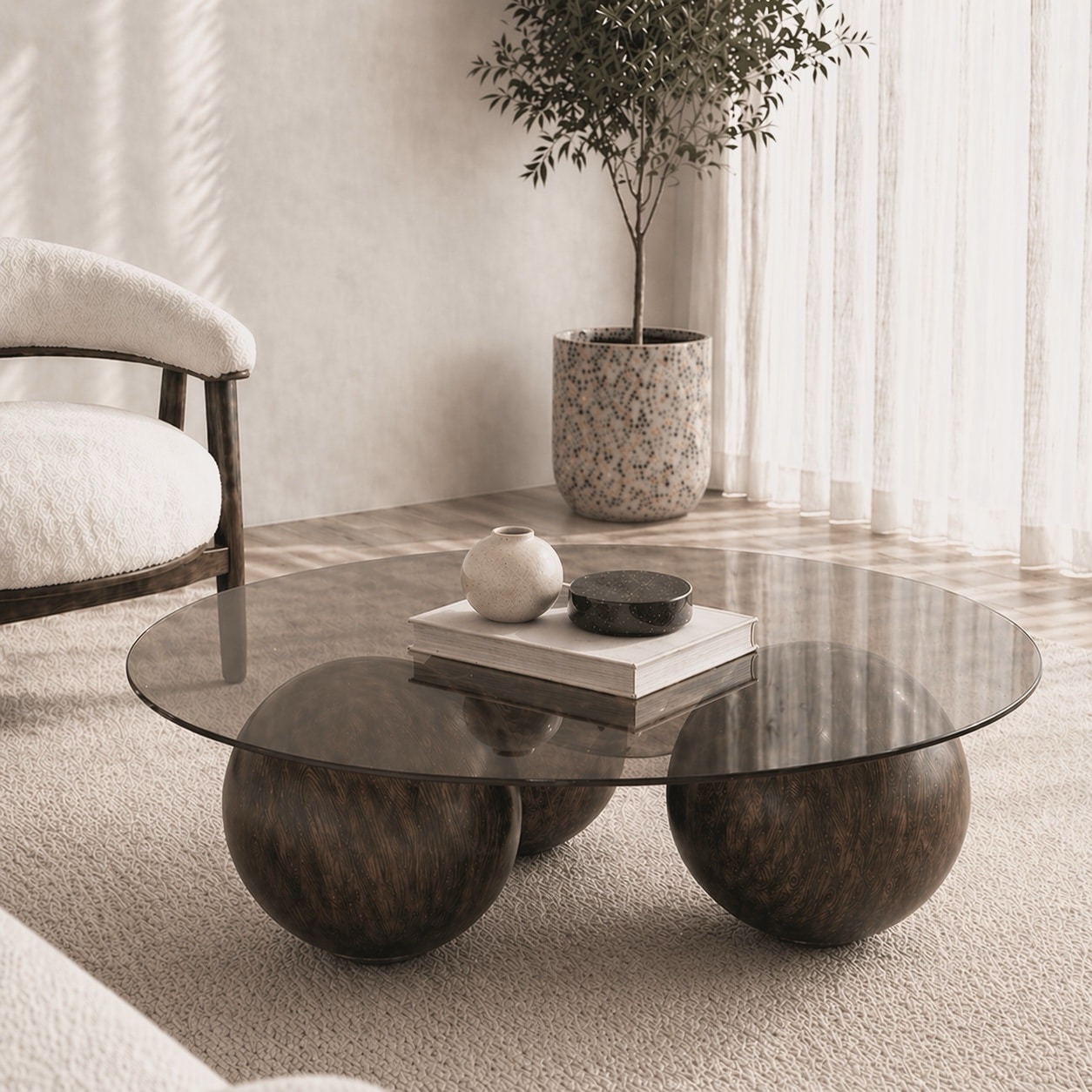 שולחן סלון יוקרתי עגול זכוכית חומה כדורים מתכת בגוון אגוז דגם סופיטל | במלאי!!