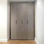 ארון דלתות מעוצב דגם לירון בגוון בטון- נגרות בעיצוב אישי