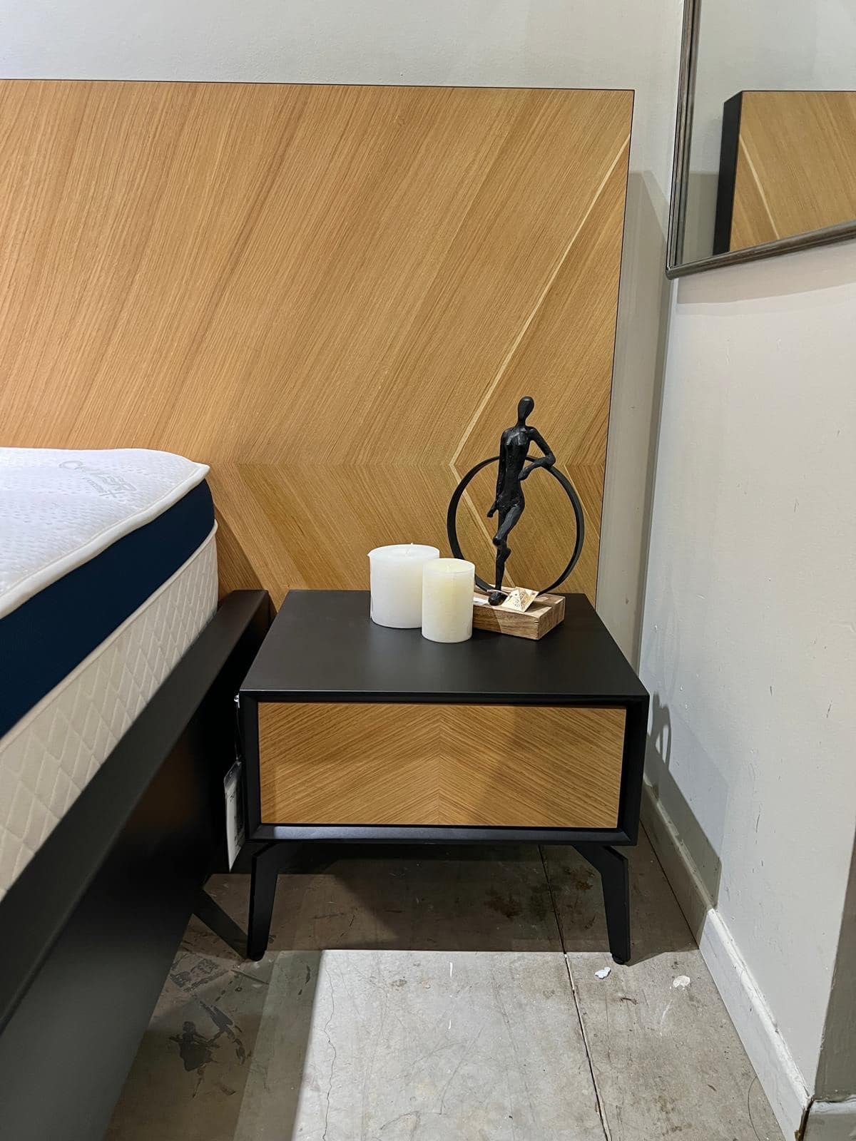 שידת צד דגם מרלין - חיסול מתצוגה! שידת צד דגם מרלין - חיסול מתצוגה!