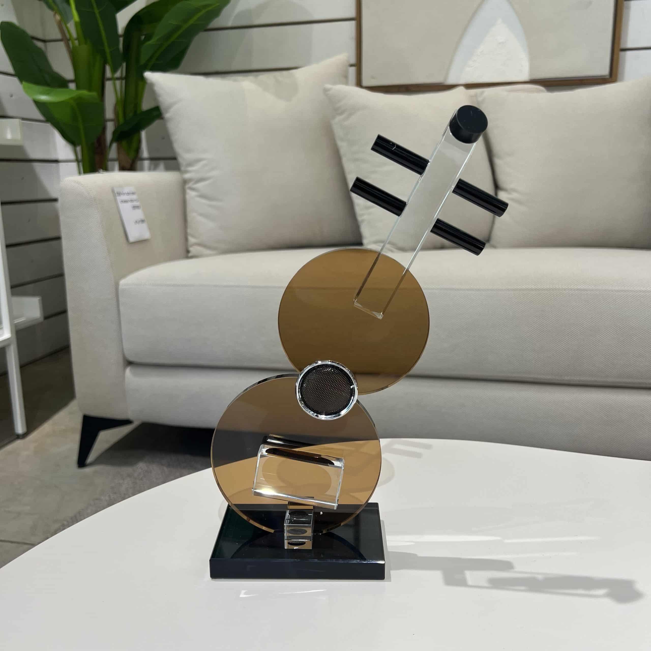 פסל מעוצב גיטרה אקריל שמפנייה דגם איקו פסל מעוצב גיטרה אקריל שמפנייה דגם איקו