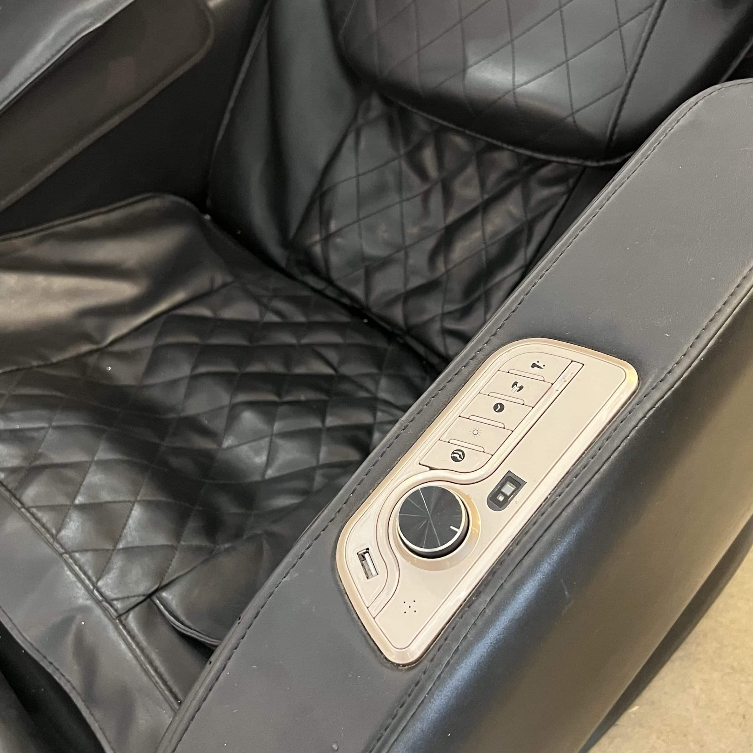 כורסא מסאג׳ חשמלית מפנקת 4 מימדים שחור - חיסול!!