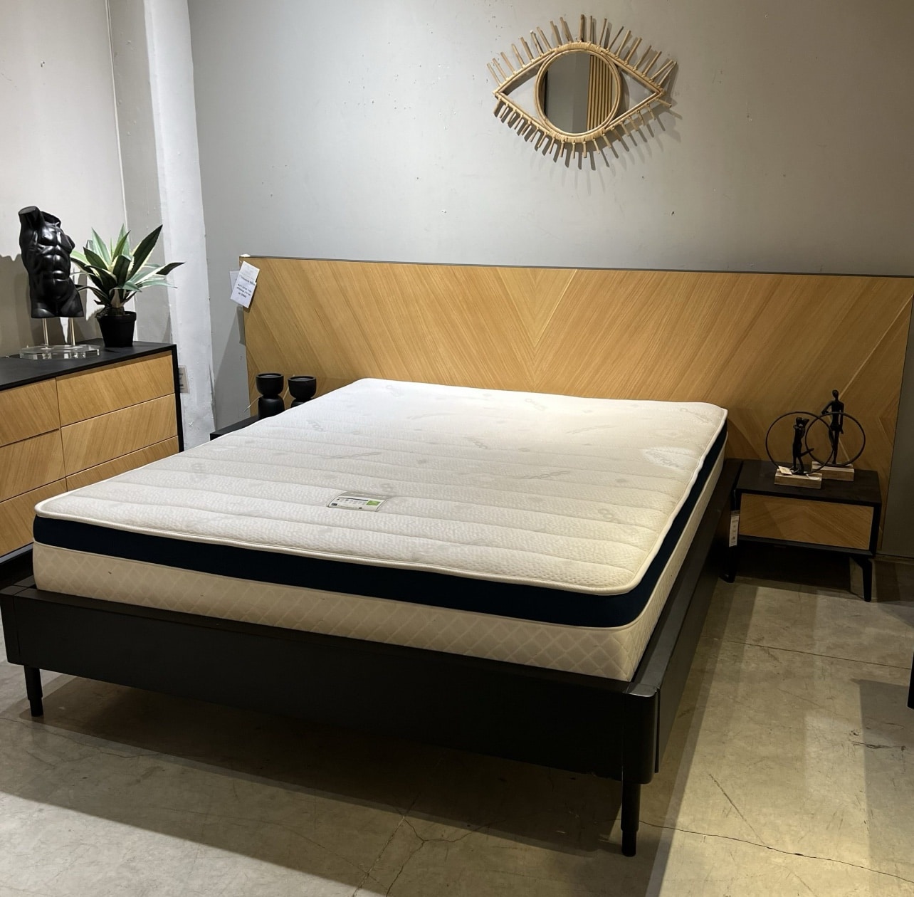 מיטה מעוצבת דגם מרלין - חיסול מתצוגה! מיטה מעוצבת דגם מרלין - חיסול מתצוגה!