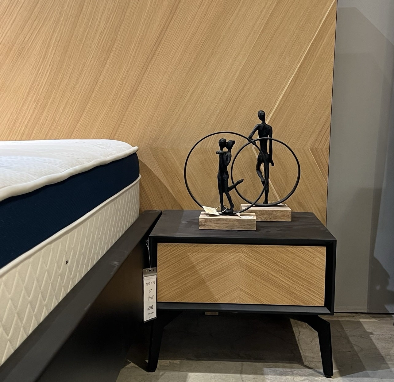 שידת צד דגם מרלין - חיסול מתצוגה! שידת צד דגם מרלין - חיסול מתצוגה!