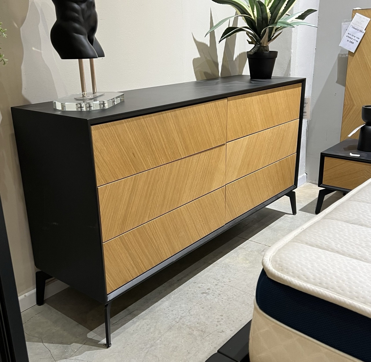 קומודה מעוצבת דגם מרלין - חיסול מתצוגה!