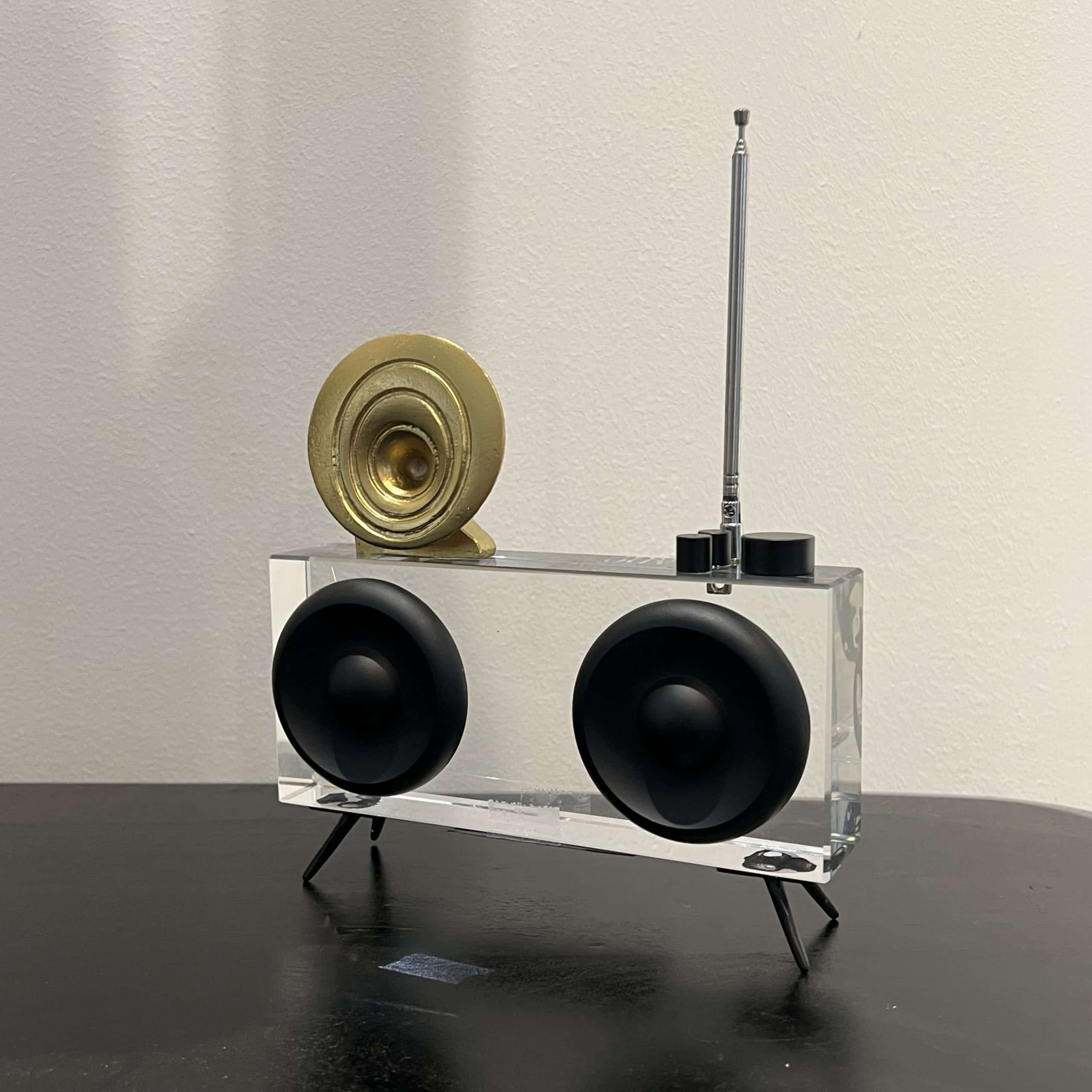 רמקול אקרילי שקוף רגליים שחור דגם איקו רמקול אקרילי שקוף רגליים שחור דגם איקו