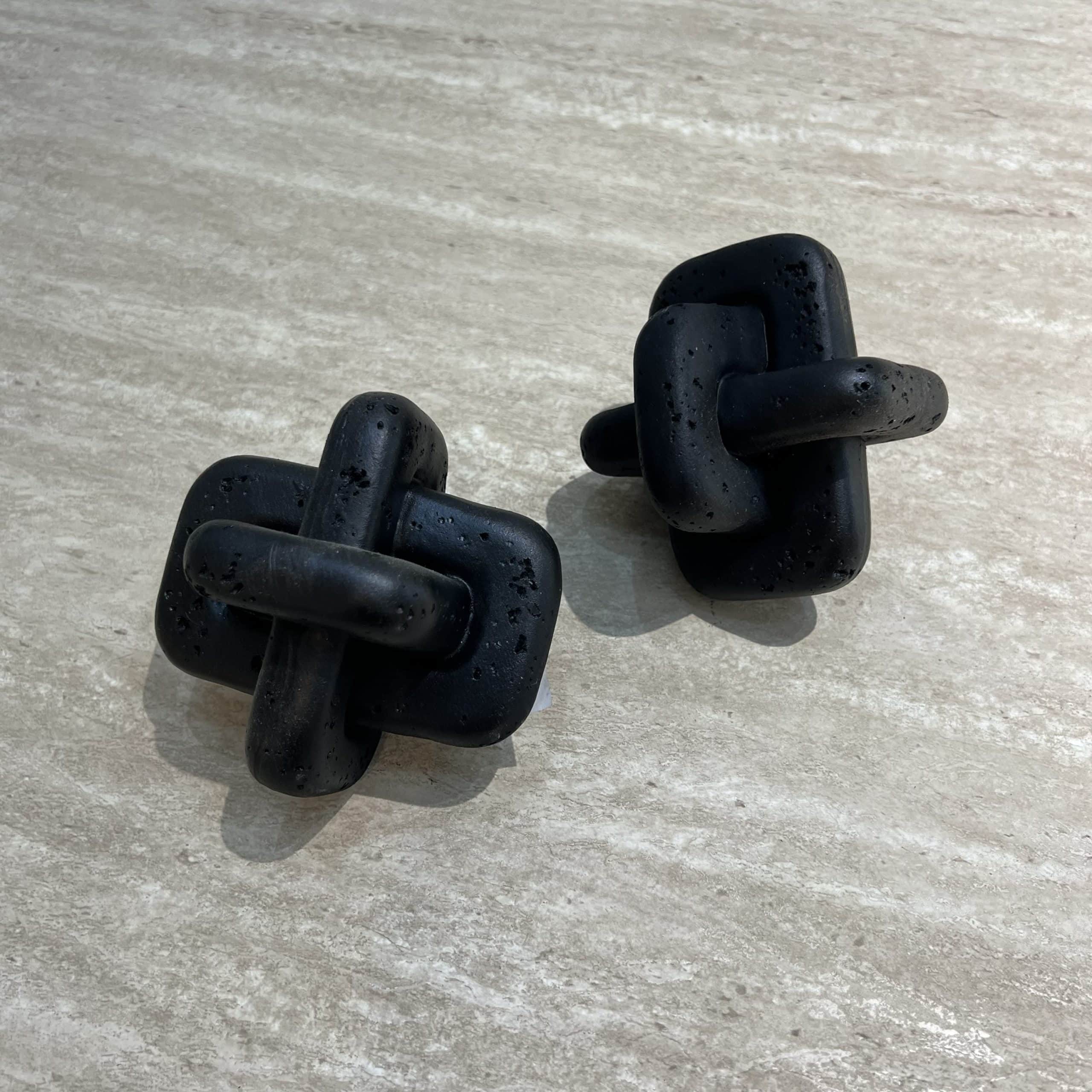 דקורציה קשר שחור 11 ס״מ דגם איקו דקורציה קשר שחור 11 ס״מ דגם איקו