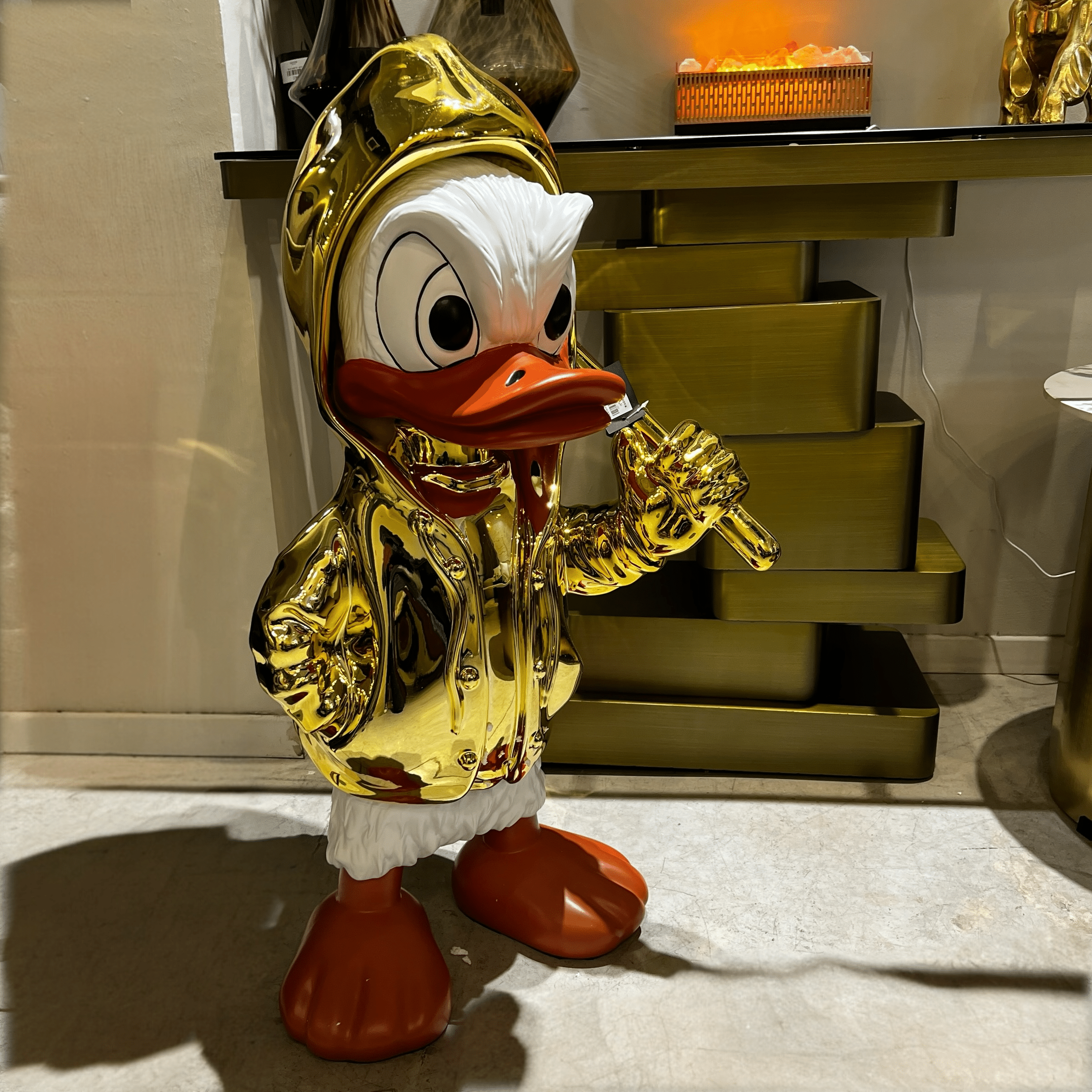 פסל יוקרתי דונלד דאק עומד זהב דגם איקו פסל יוקרתי דונלד דאק עומד זהב דגם איקו