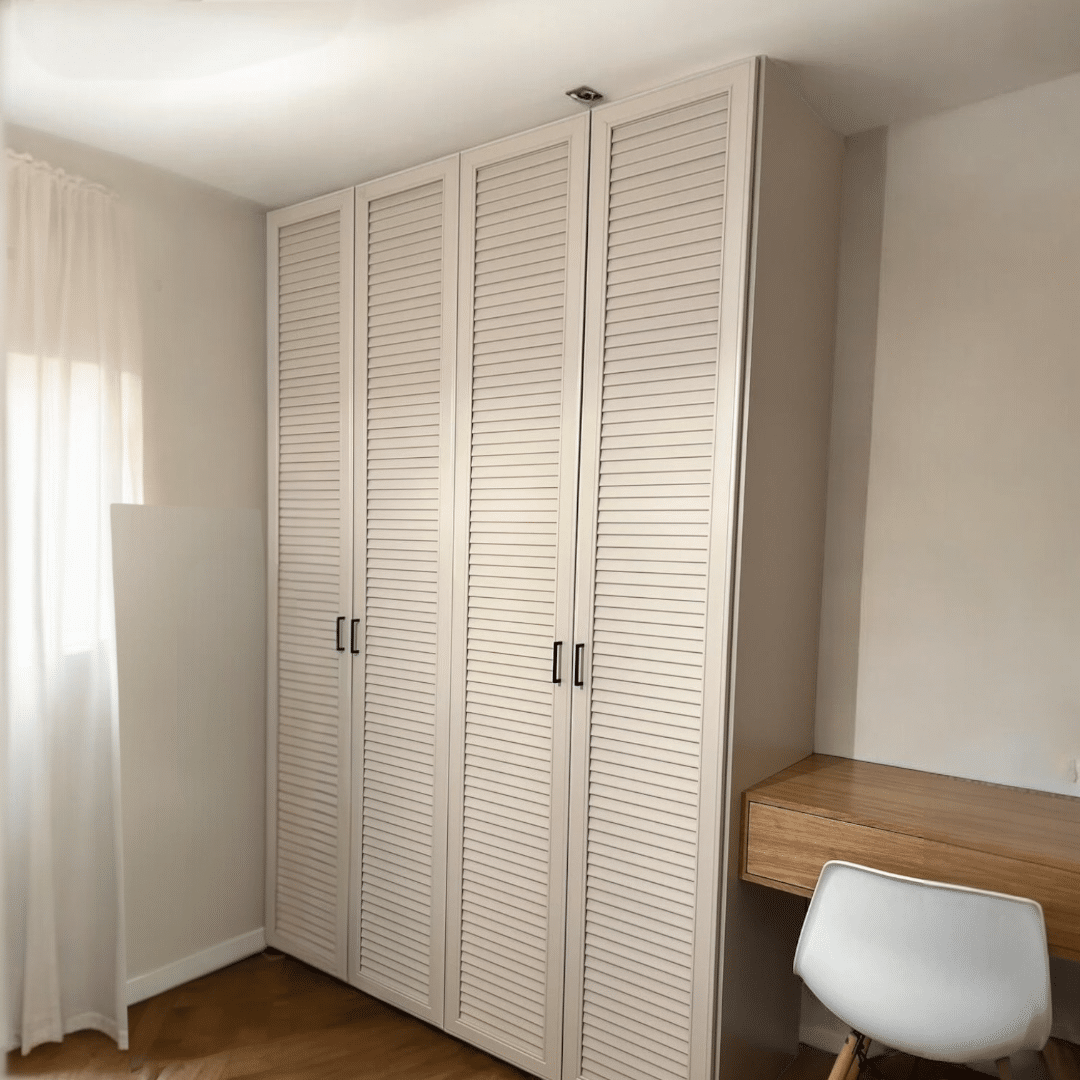 ארון מעוצב דלתות פתיחה דגם תריס בגוון אבן- נגרות בעיצוב אישי ארון מעוצב דלתות פתיחה דגם תריס בגוון אבן- נגרות בעיצוב אישי