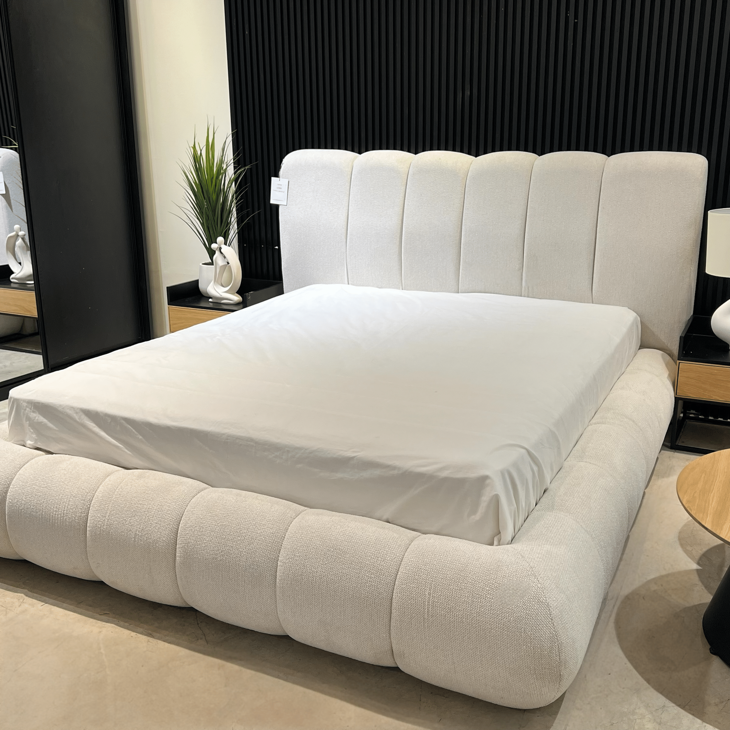 מיטה מעוצבת דגם דובאי בעיצוב אישי מיטה מעוצבת דגם דובאי בעיצוב אישי