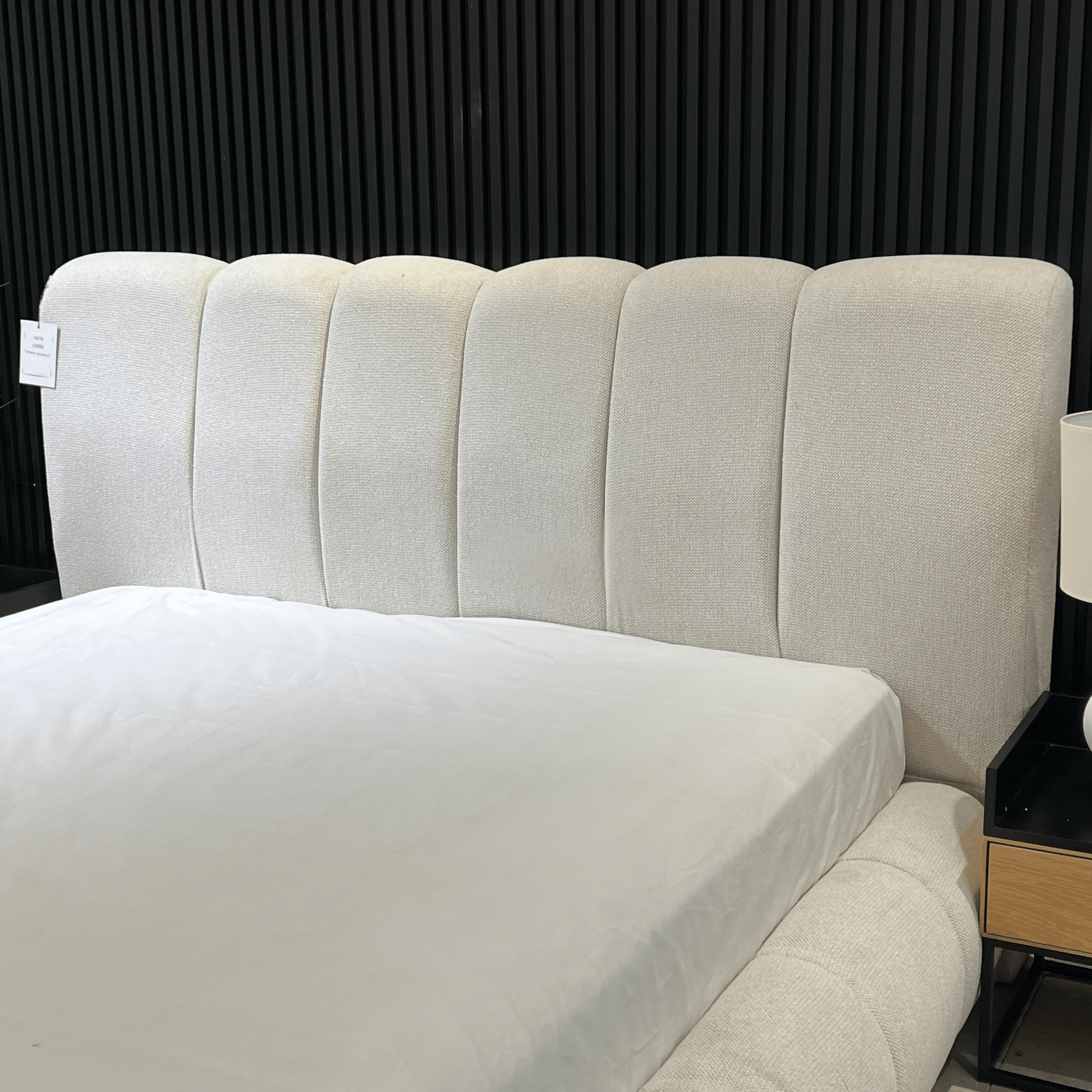 מיטה מעוצבת דגם דובאי בעיצוב אישי מיטה מעוצבת דגם דובאי בעיצוב אישי