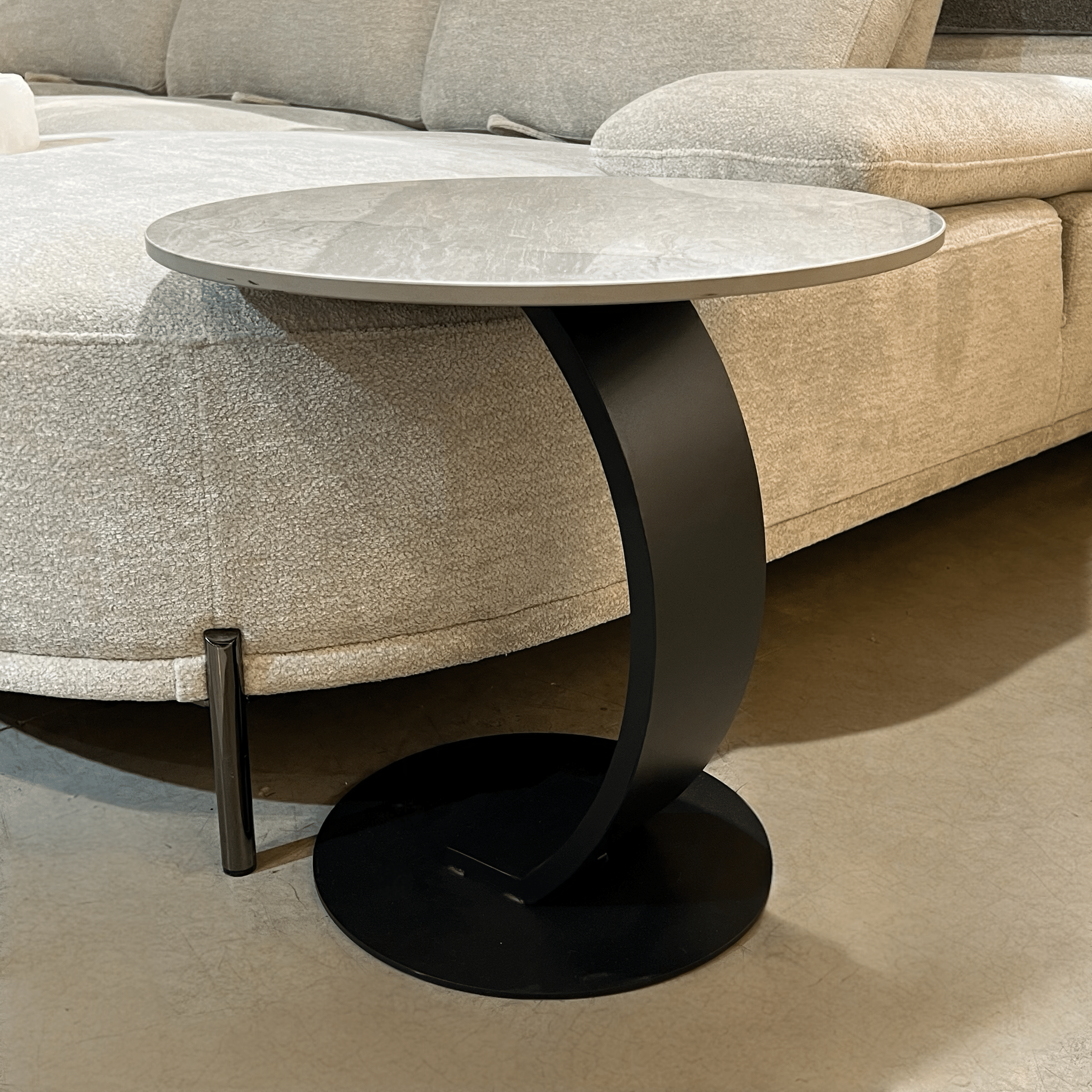 נשכן יוקרתי שיש אפור רגל ברזל מעוגל דגם סופיטל נשכן יוקרתי שיש אפור רגל ברזל מעוגל דגם סופיטל