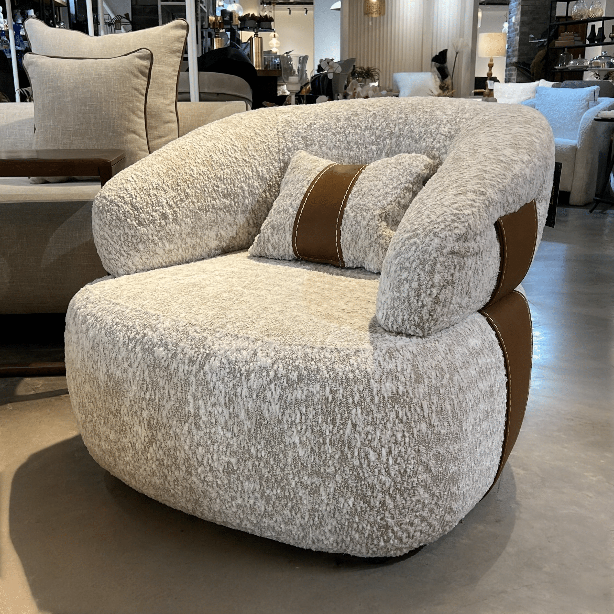 כורסא יוקרתית דגם B4242 בעיצוב אישי כורסא יוקרתית דגם B4242 בעיצוב אישי