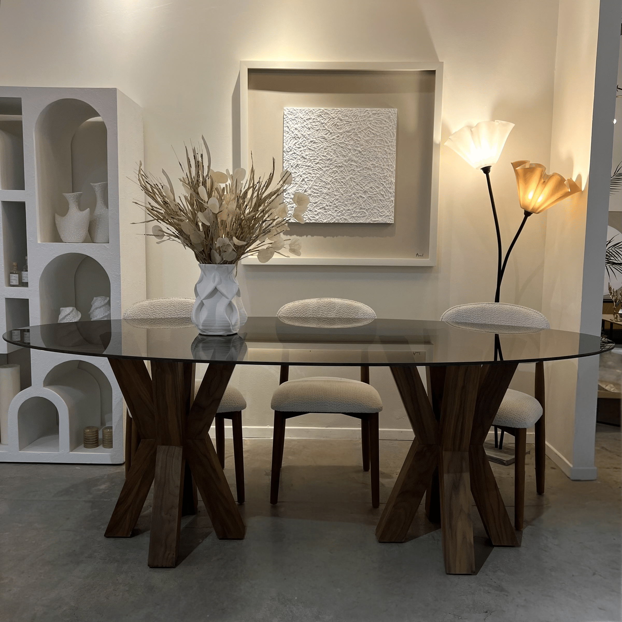 שולחן אוכל אובאלי זכוכית חומה רגלי איקס בעיצוב אישי שולחן אוכל אובאלי זכוכית חומה רגלי איקס בעיצוב אישי