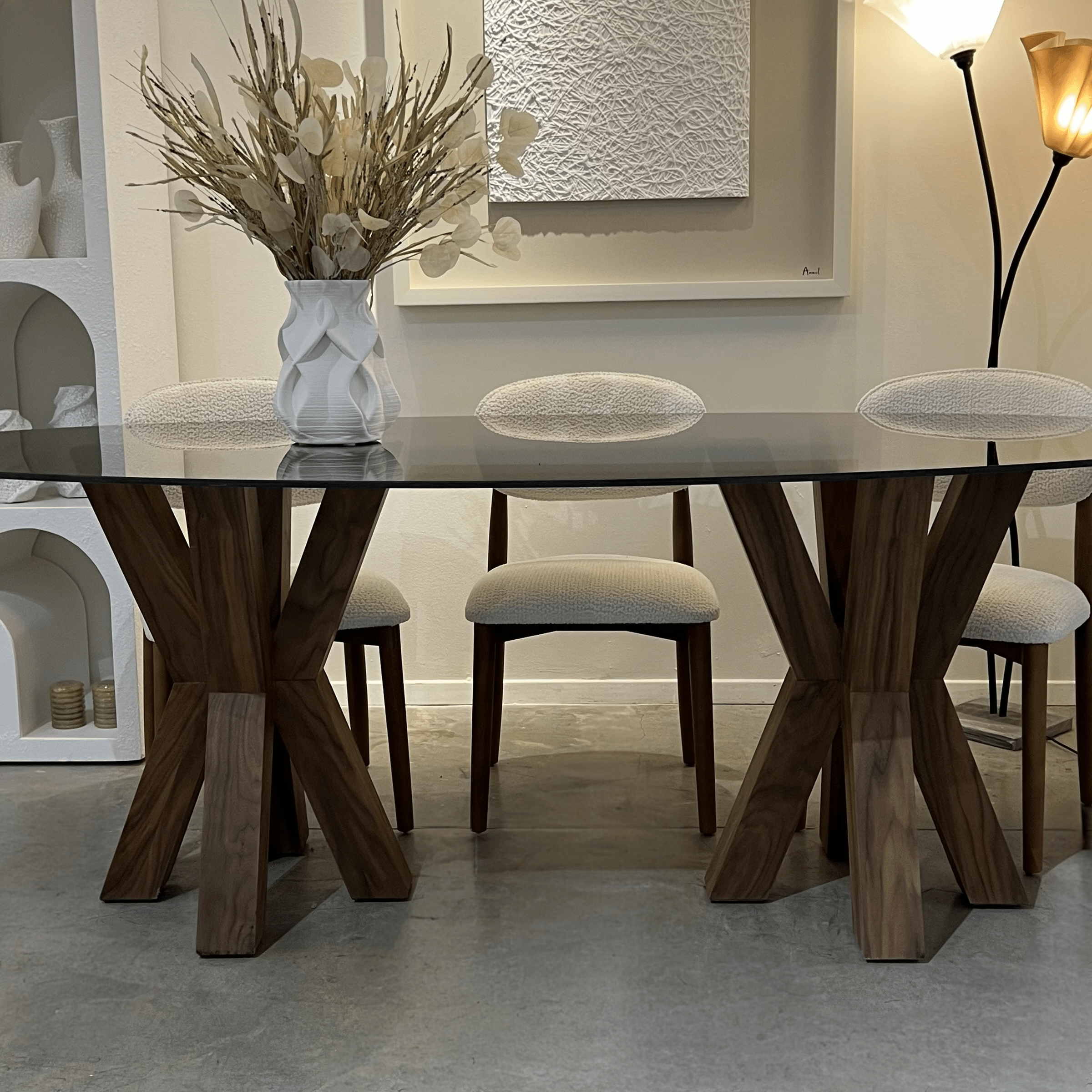 שולחן אוכל אובאלי זכוכית חומה רגלי איקס בעיצוב אישי שולחן אוכל אובאלי זכוכית חומה רגלי איקס בעיצוב אישי