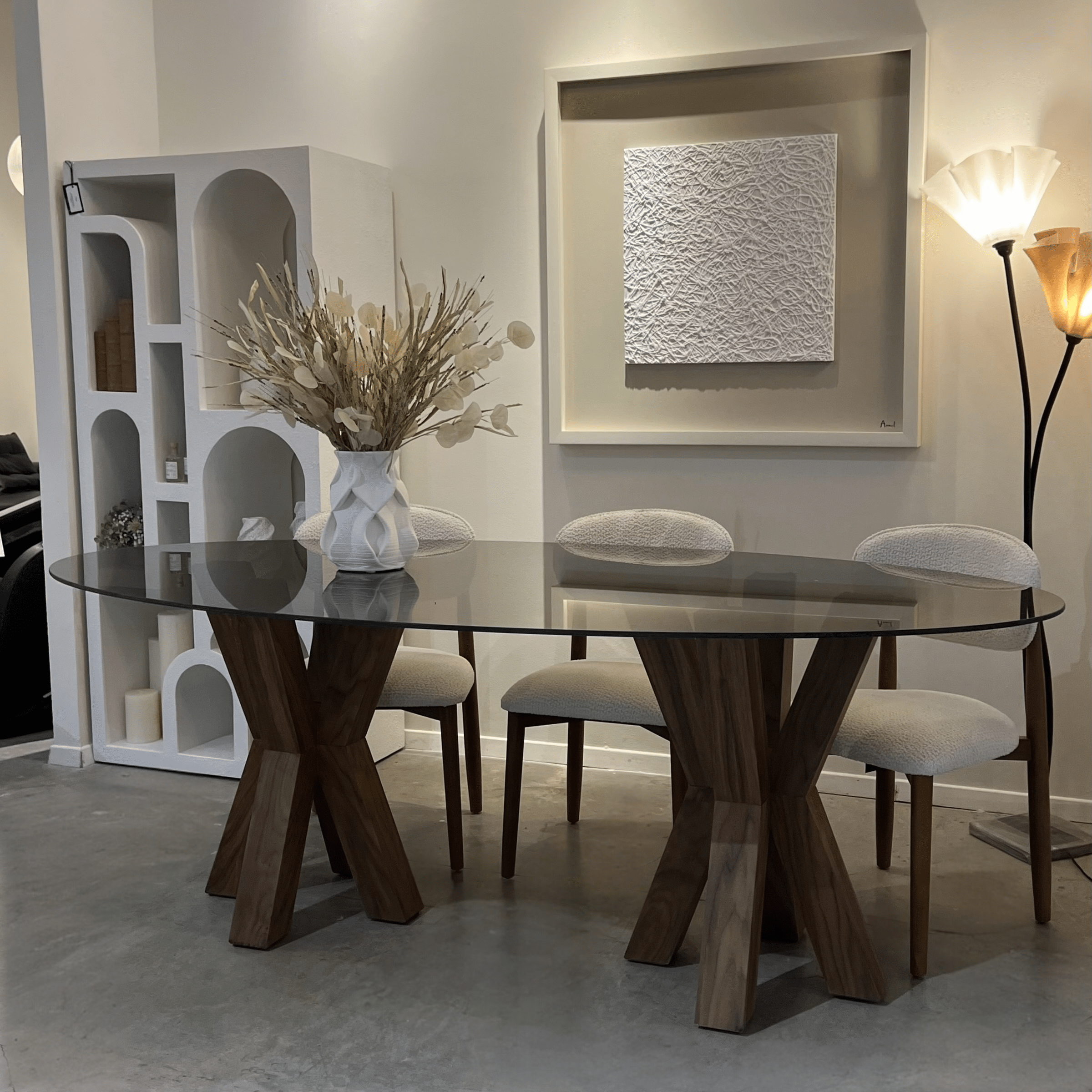 שולחן אוכל אובאלי זכוכית חומה רגלי איקס בעיצוב אישי שולחן אוכל אובאלי זכוכית חומה רגלי איקס בעיצוב אישי