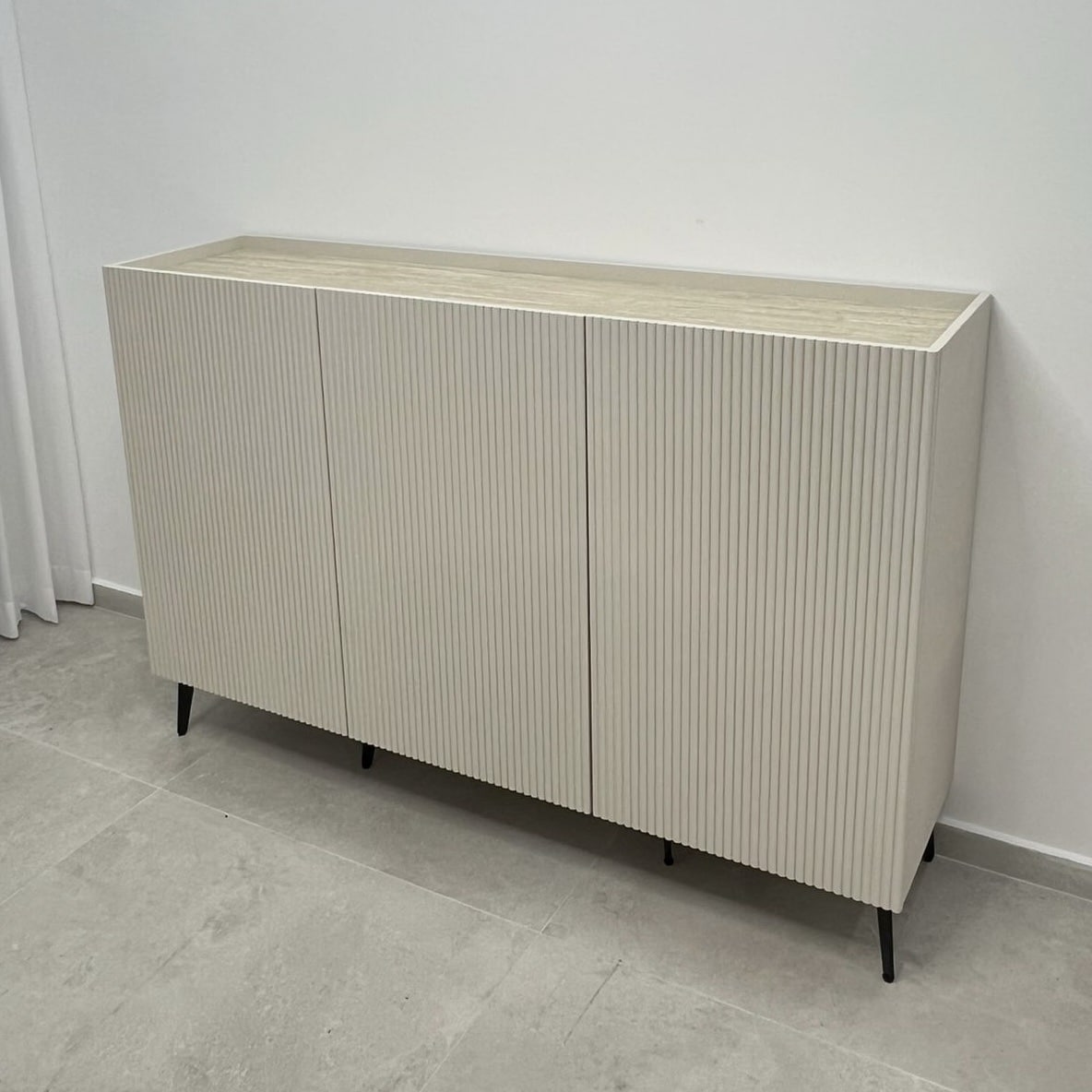 קומודה יוקרתית דגם ליבי בעיצוב אישי