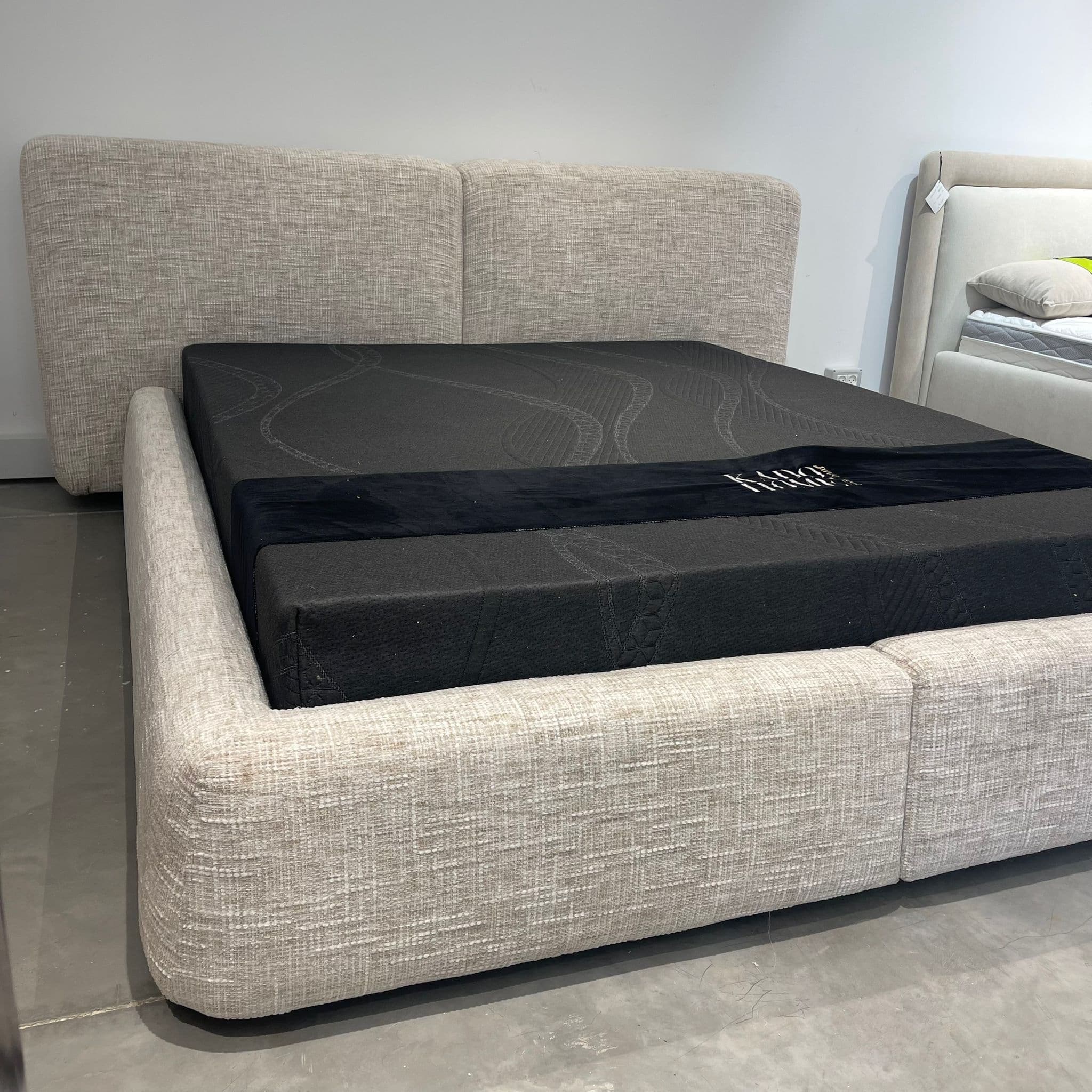 מיטה יוקרתית דגם לורי | עיצוב אישי מיטה יוקרתית דגם לורי | עיצוב אישי