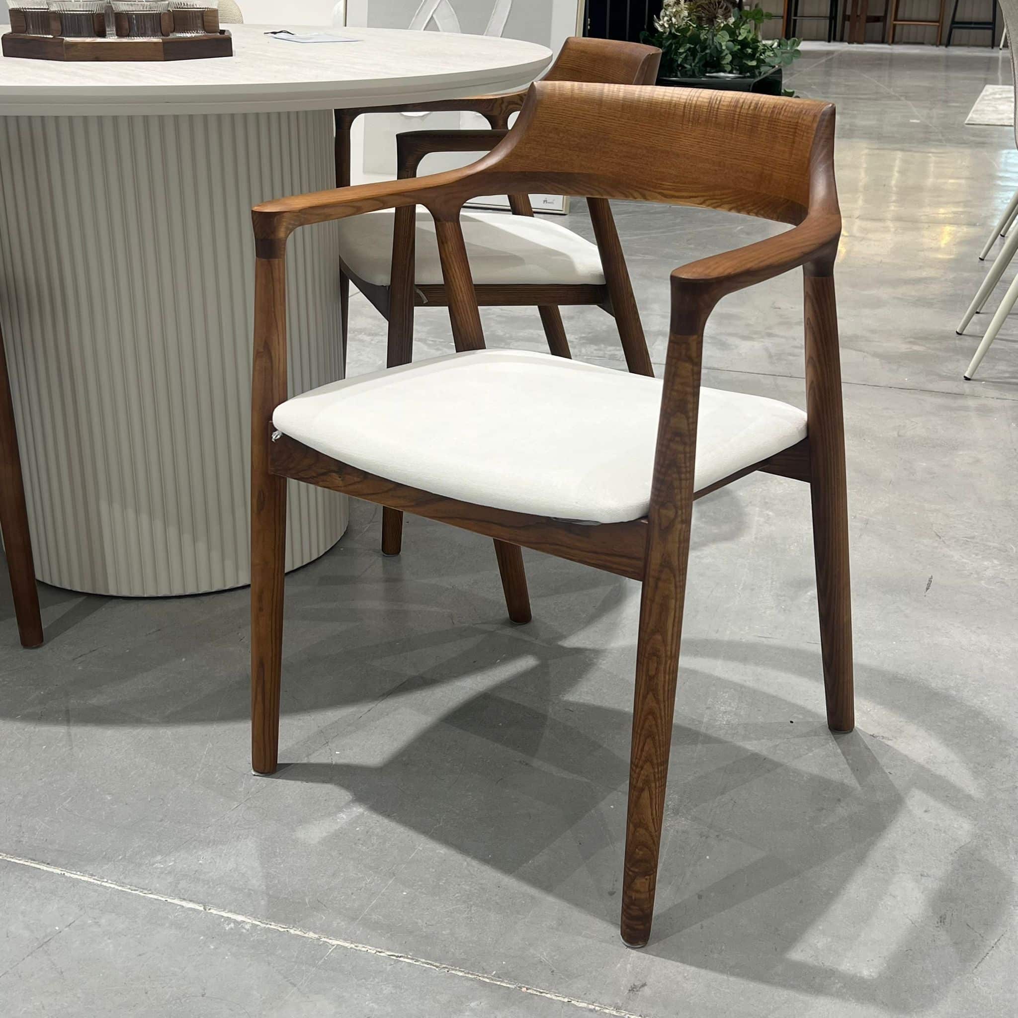 כסא יוקרתי וויל אריג אבן רגל עץ אגוז כהה דגם אמנדה כסא יוקרתי וויל אריג אבן רגל עץ אגוז כהה דגם אמנדה