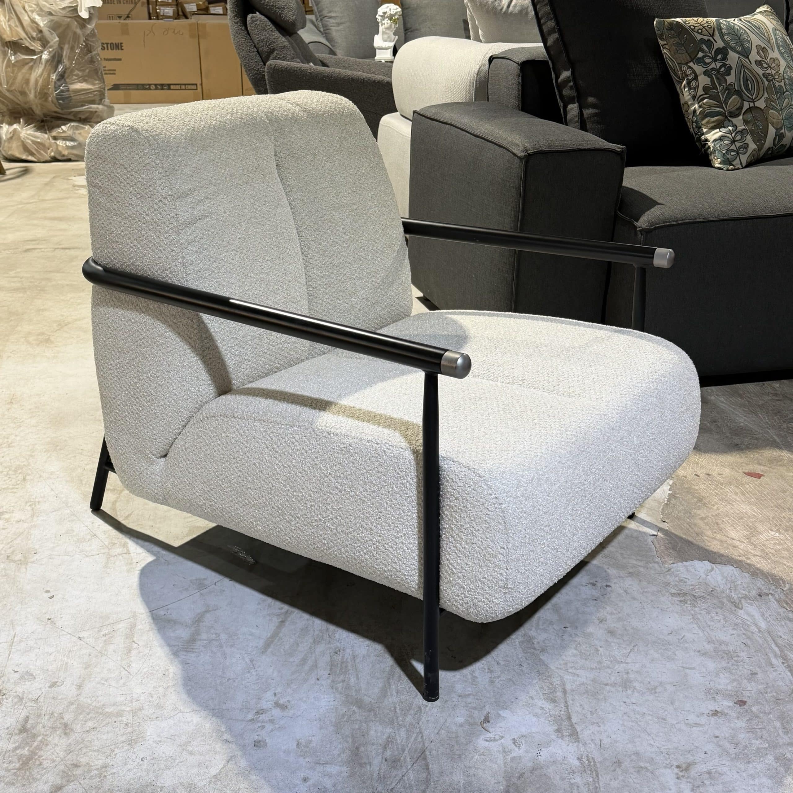 כורסא מעוצבת דגם יו גוון שמנת ברזל שחור - אחרונה במלאי!