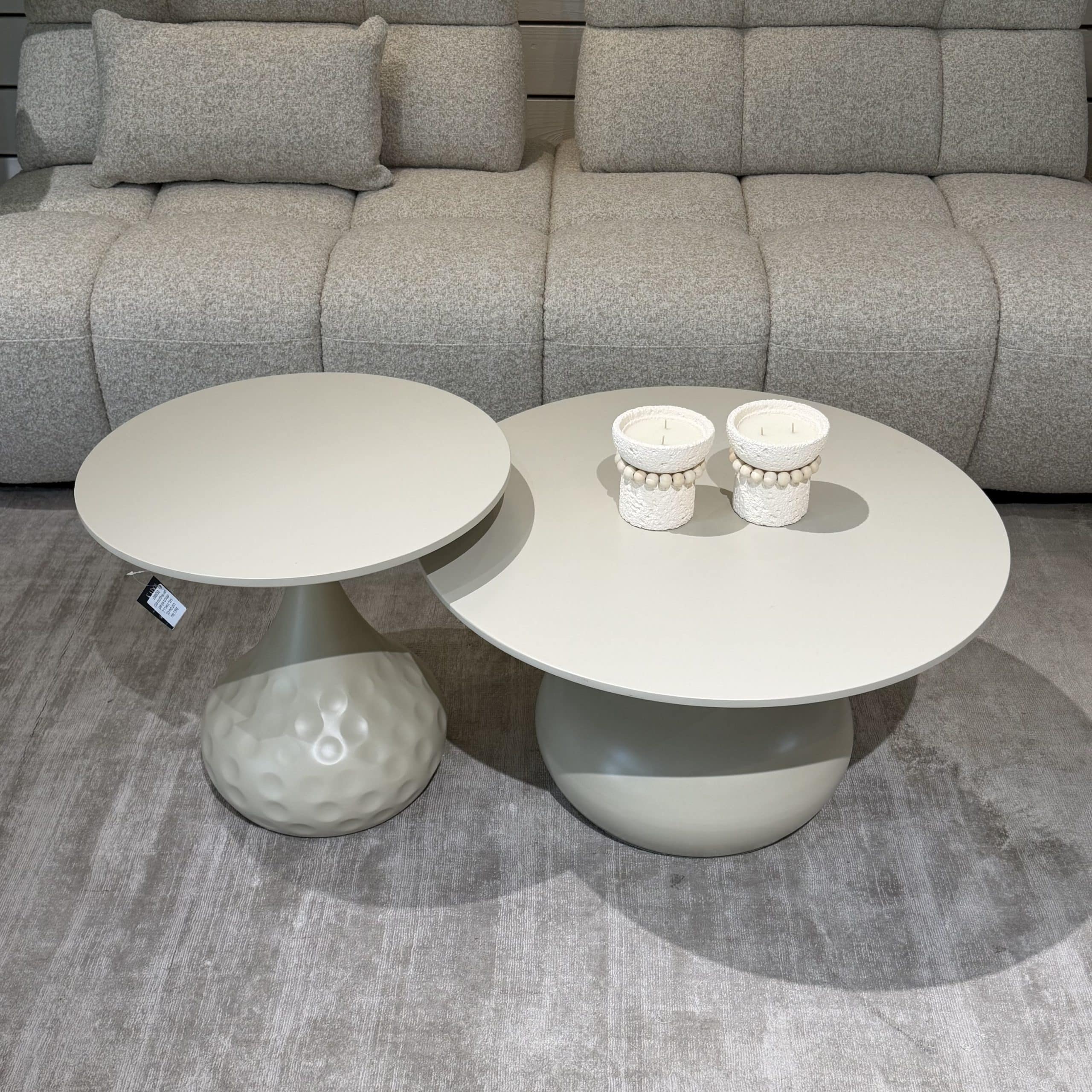 סט שולחנות סלון עגולים מעוצבים גוון אבן רגלי צוואר דק דגם סופיטל