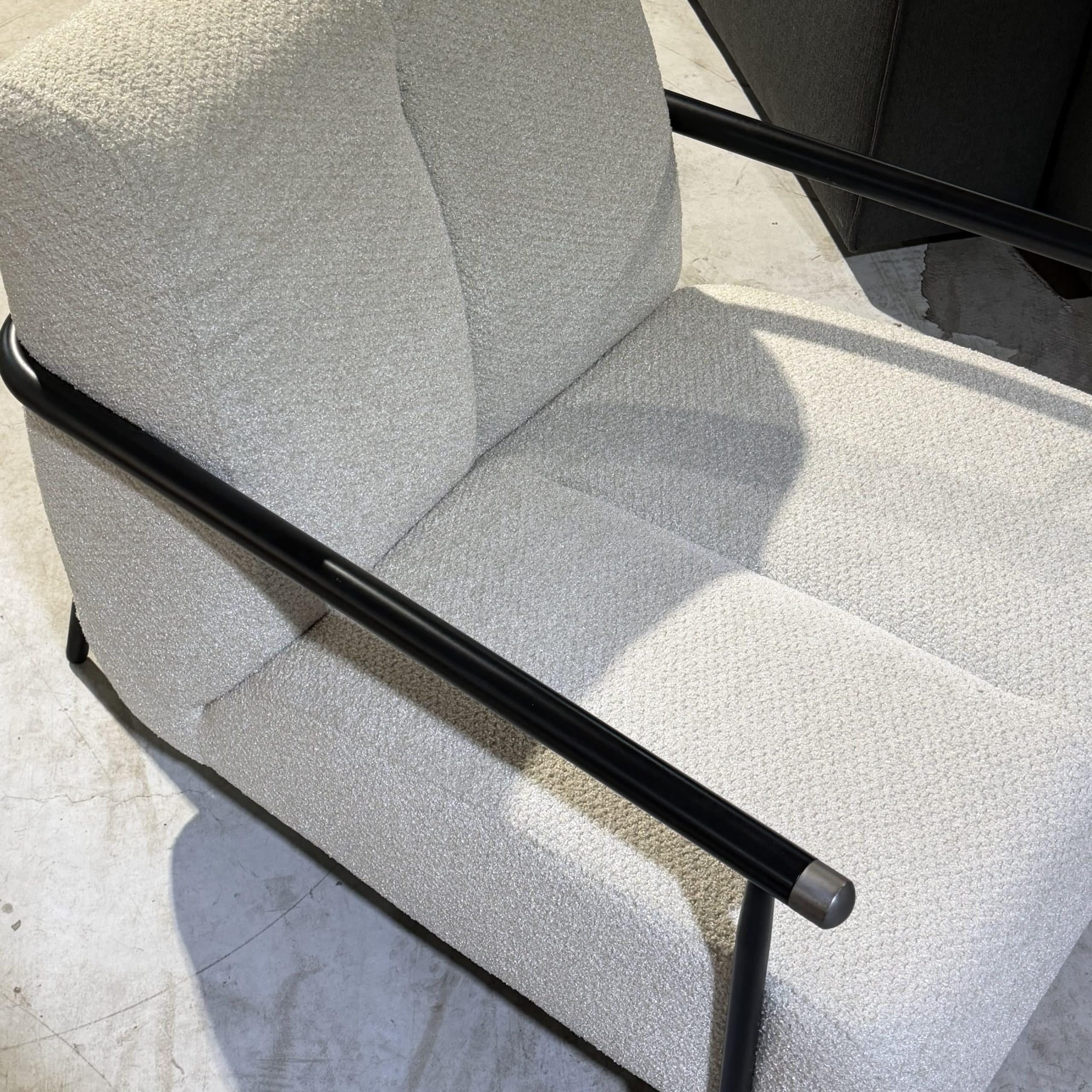 כורסא מעוצבת דגם יו גוון שמנת ברזל שחור - אחרונה במלאי!