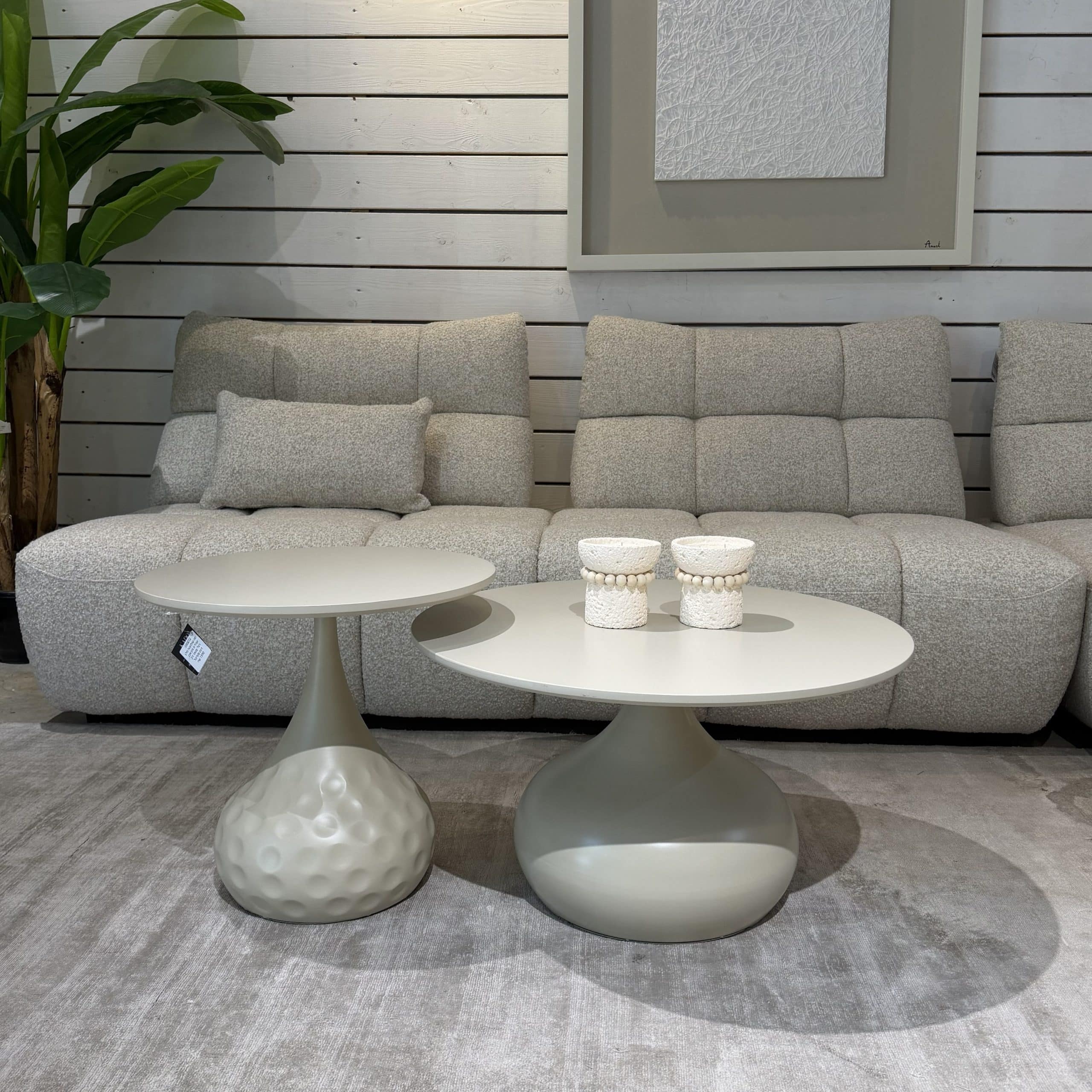 סט שולחנות סלון עגולים מעוצבים גוון אבן רגלי צוואר דק דגם סופיטל