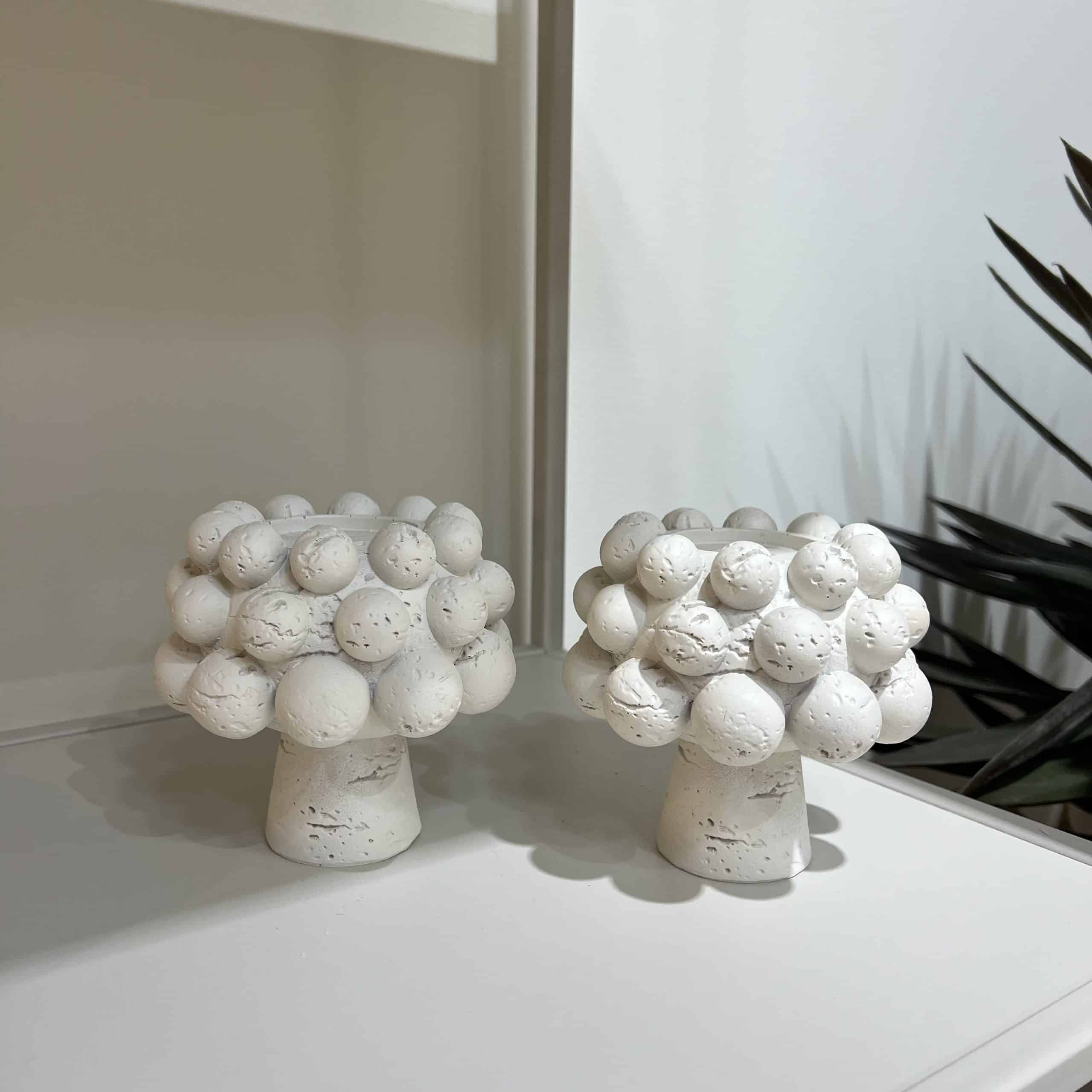 פמוט אבן על רגל בליטות כדורים דגם איקו