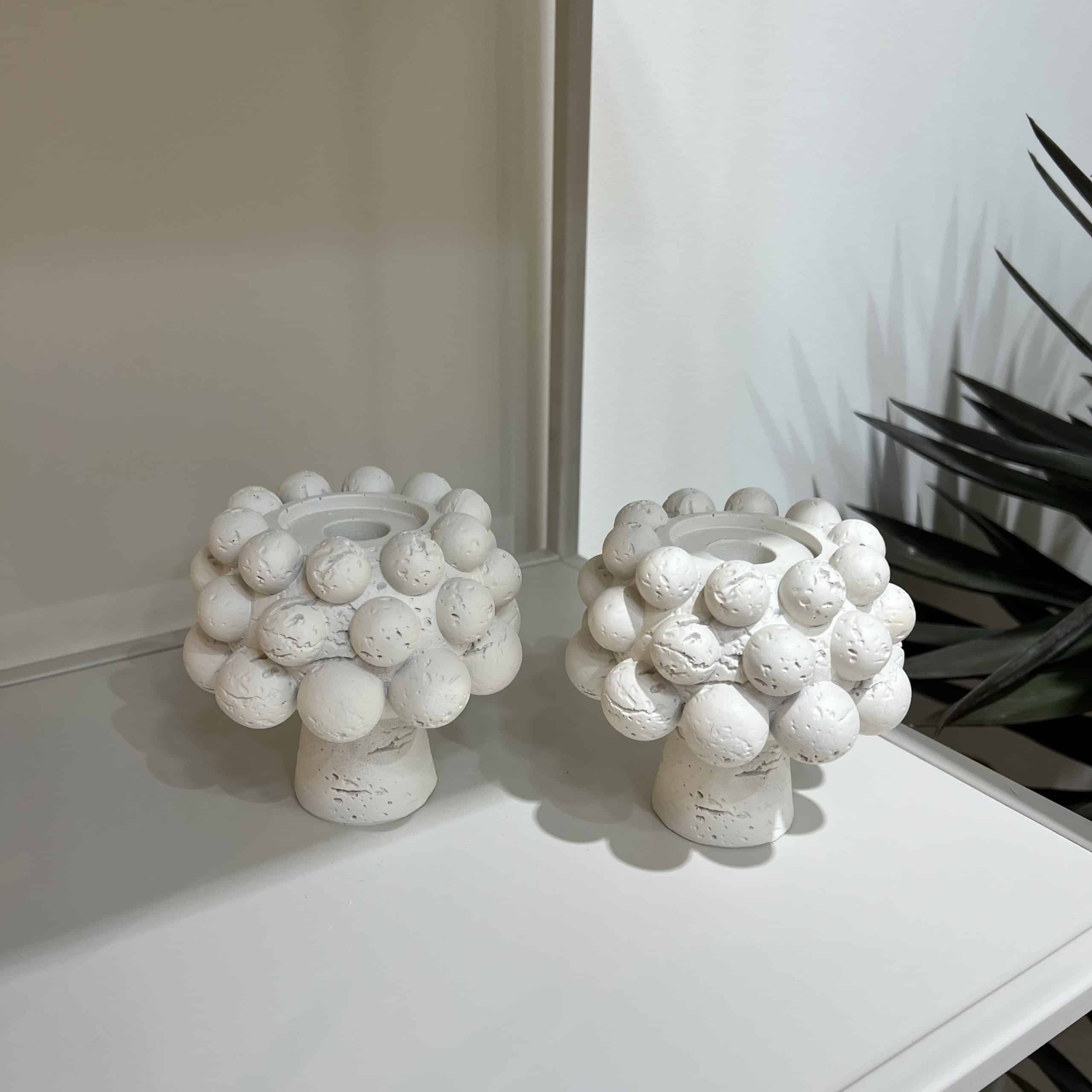 פמוט אבן על רגל בליטות כדורים דגם איקו