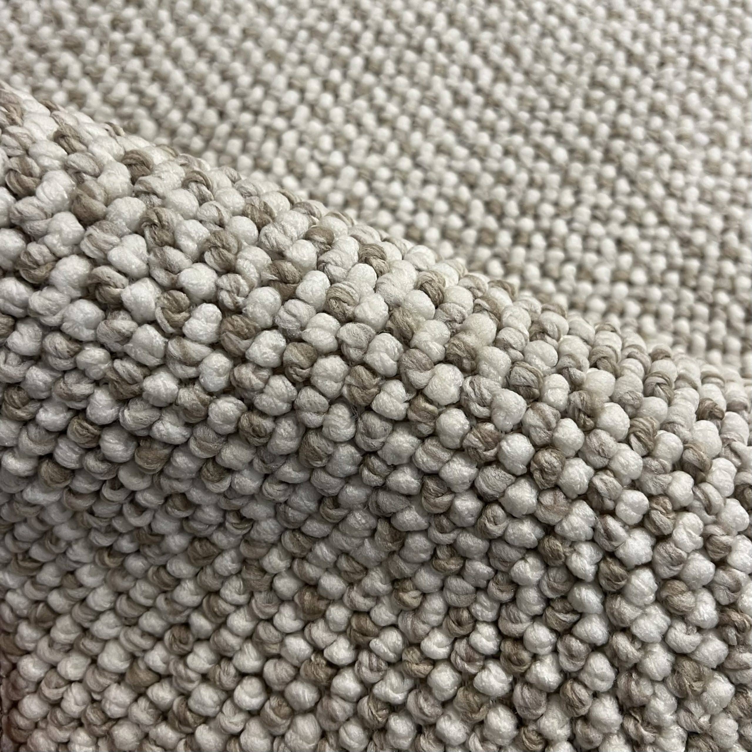 שטיח קליפורניה לבן נקודות בז יוקרתי שטיח קליפורניה לבן נקודות בז יוקרתי