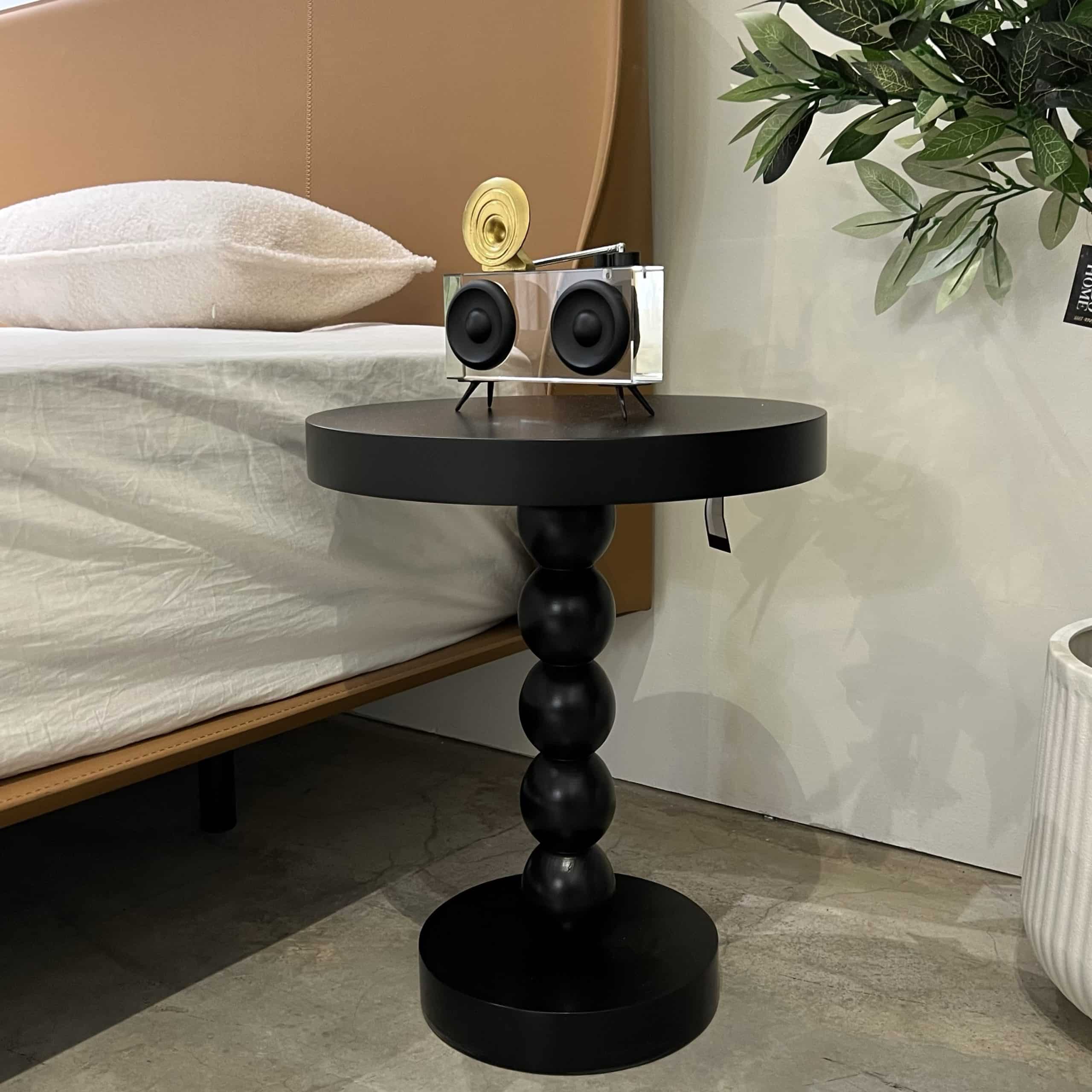 שולחן צד מעוצב שחור רגל בולס דגם איקו שולחן צד מעוצב שחור רגל בולס דגם איקו