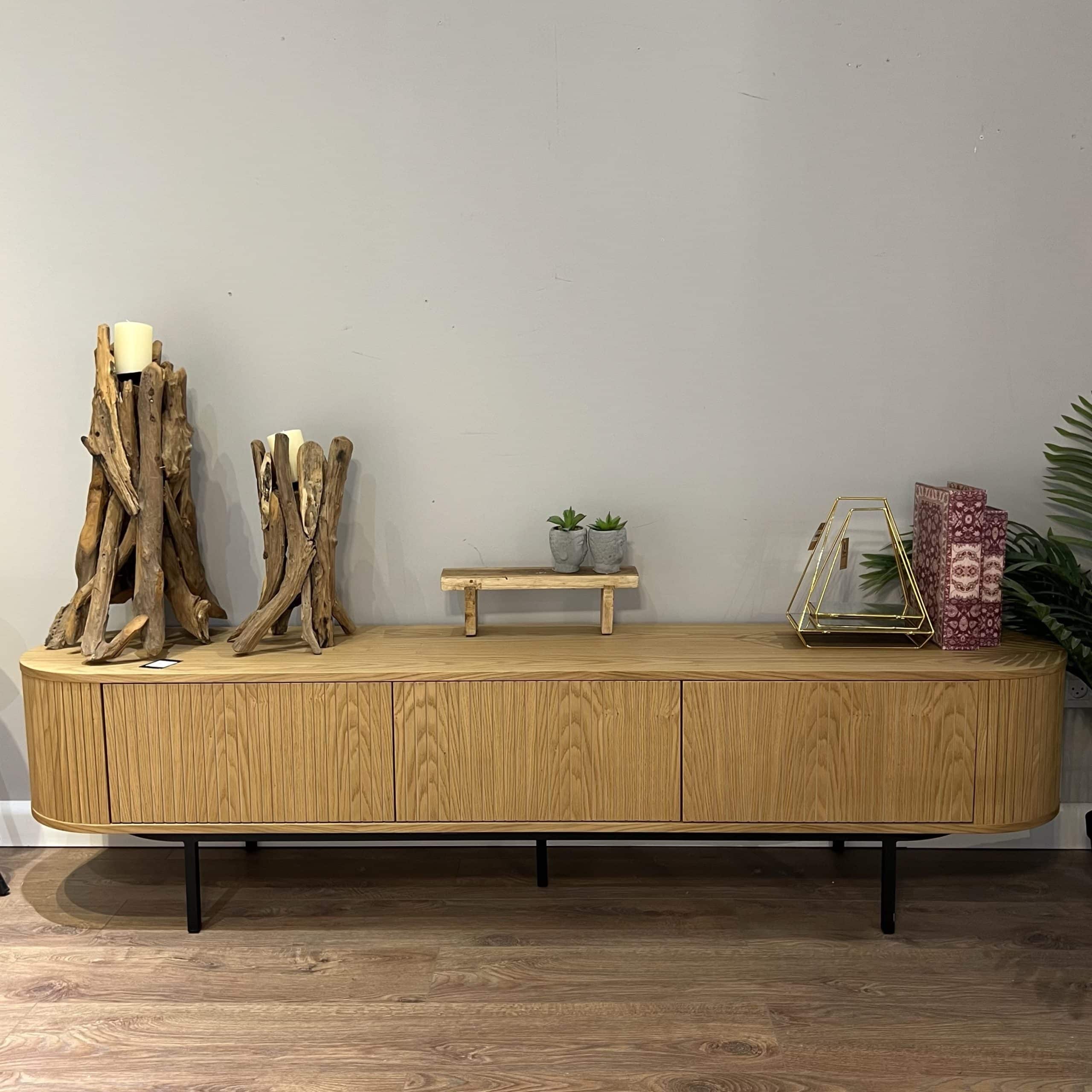 מזנון מעוצב דגם דובאי אלון טבעי - SALE תצוגה! מזנון מעוצב דגם דובאי אלון טבעי - SALE תצוגה!