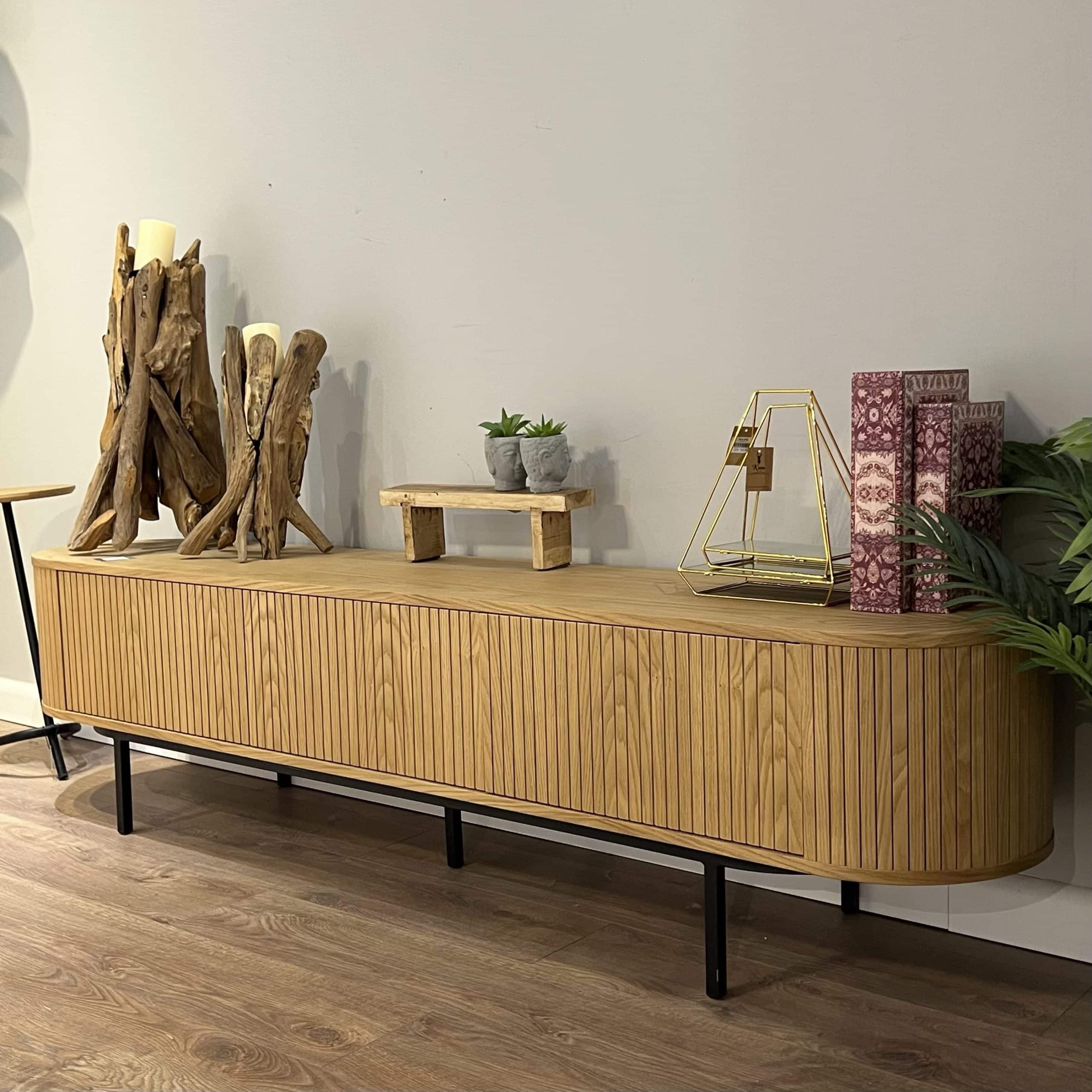 מזנון מעוצב דגם דובאי אלון טבעי - SALE תצוגה! מזנון מעוצב דגם דובאי אלון טבעי - SALE תצוגה!