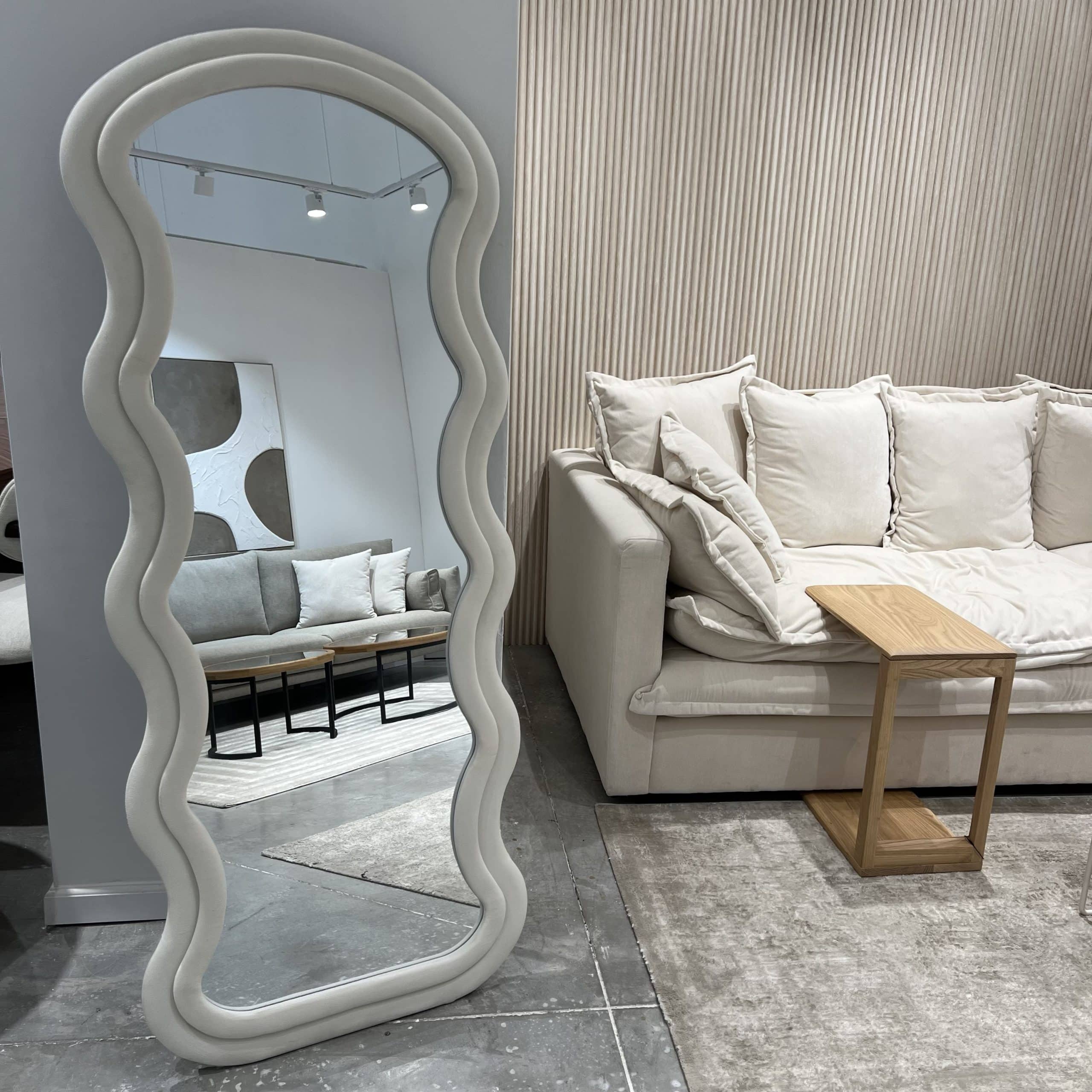 מראה מעוצבת ראש עגול מסגרת קטיפה לבן שבור גלים דגם איקו מראה מעוצבת ראש עגול מסגרת קטיפה לבן שבור גלים דגם איקו