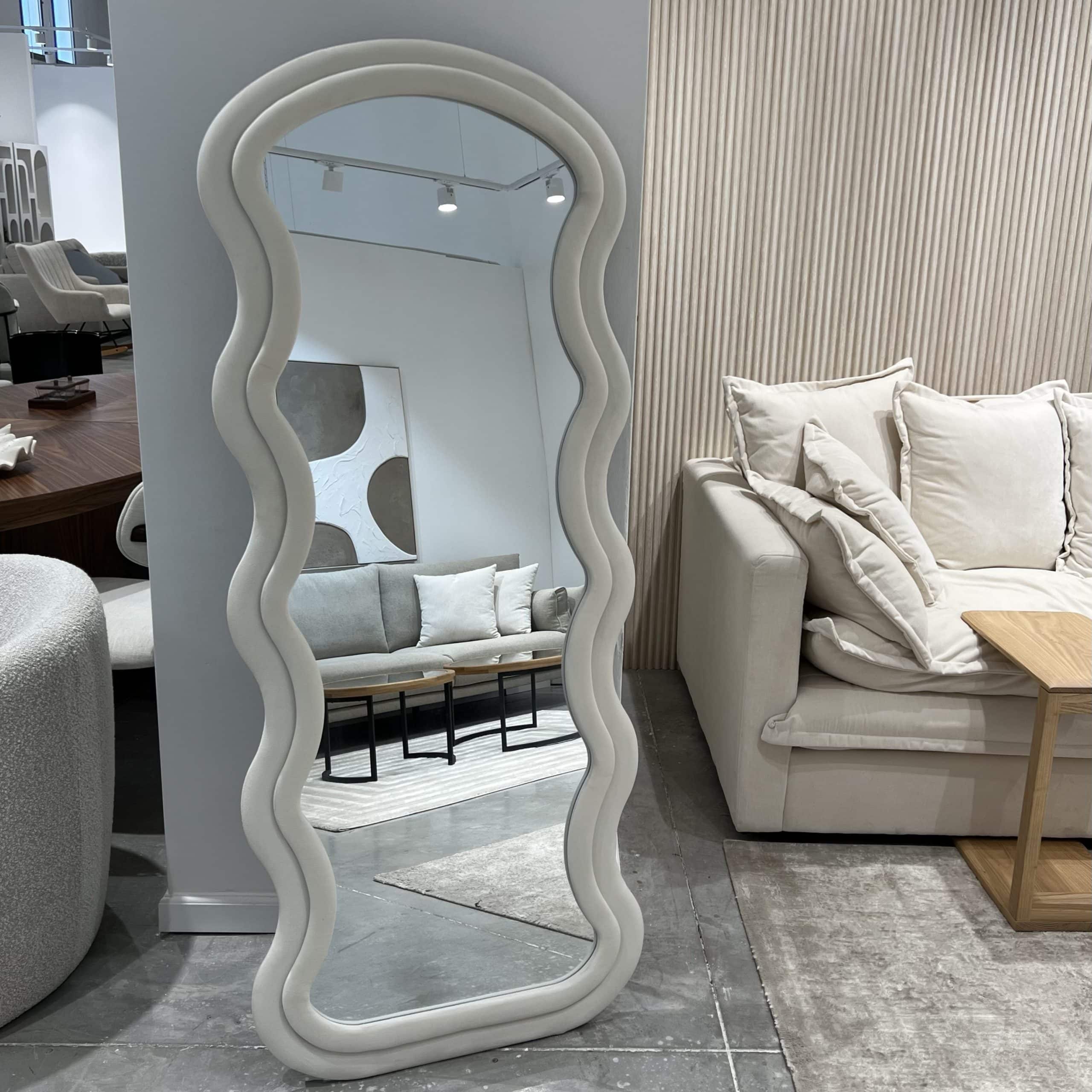 מראה מעוצבת ראש עגול מסגרת קטיפה לבן שבור גלים דגם איקו מראה מעוצבת ראש עגול מסגרת קטיפה לבן שבור גלים דגם איקו