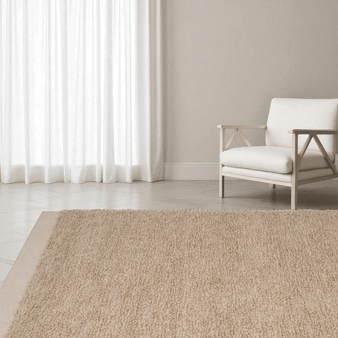 שטיח וכריות דגם אדמס בוקלה בגוון בז שטיח וכריות דגם אדמס בוקלה בגוון בז