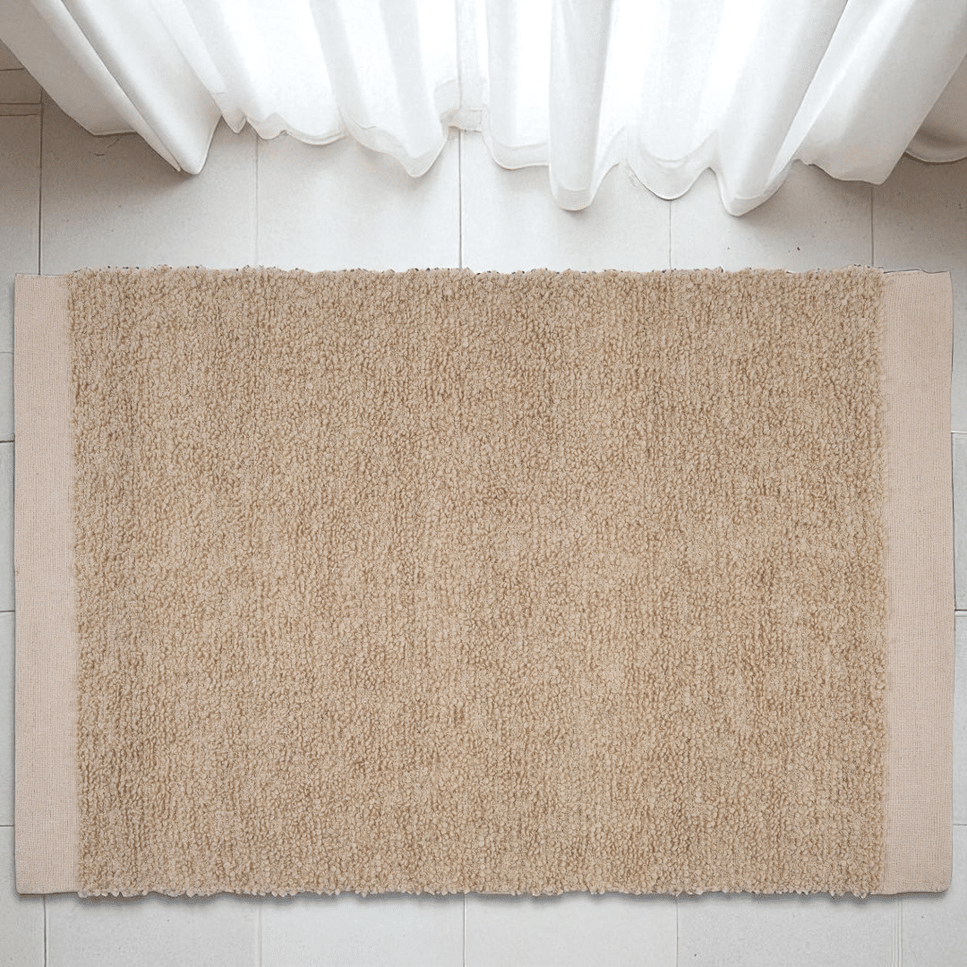 שטיח וכריות דגם אדמס בוקלה בגוון בז שטיח וכריות דגם אדמס בוקלה בגוון בז