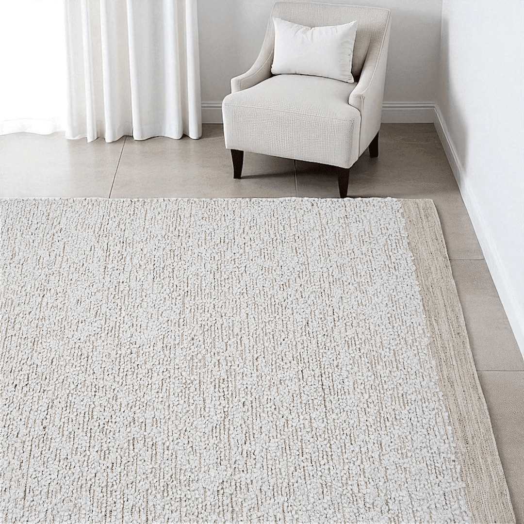 שטיח וכריות דגם אדמס בוקלה בגוון שמנת בסגנון בוהו חמים שטיח וכריות דגם אדמס בוקלה בגוון שמנת בסגנון בוהו חמים