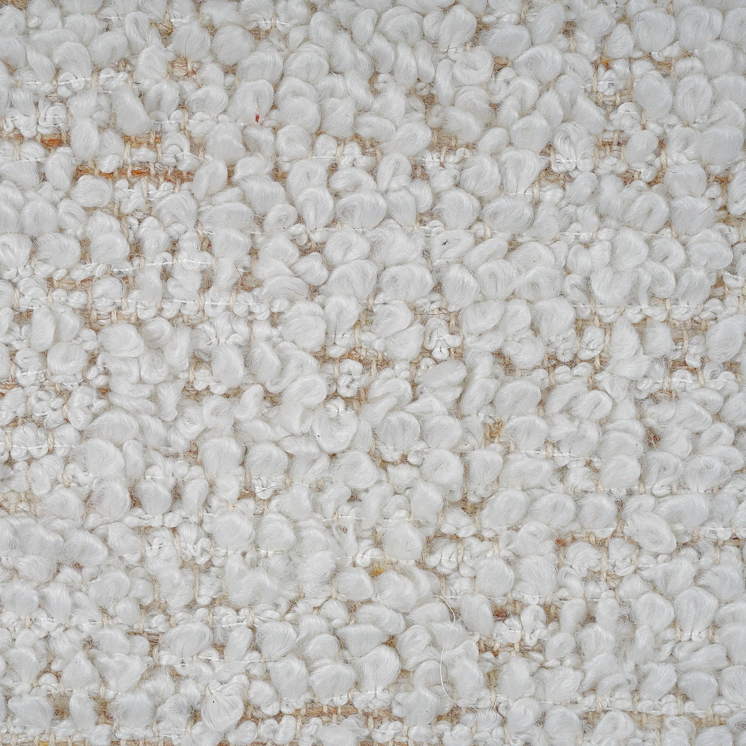 שטיח וכריות דגם אדמס בוקלה בגוון שמנת בסגנון בוהו חמים שטיח וכריות דגם אדמס בוקלה בגוון שמנת בסגנון בוהו חמים