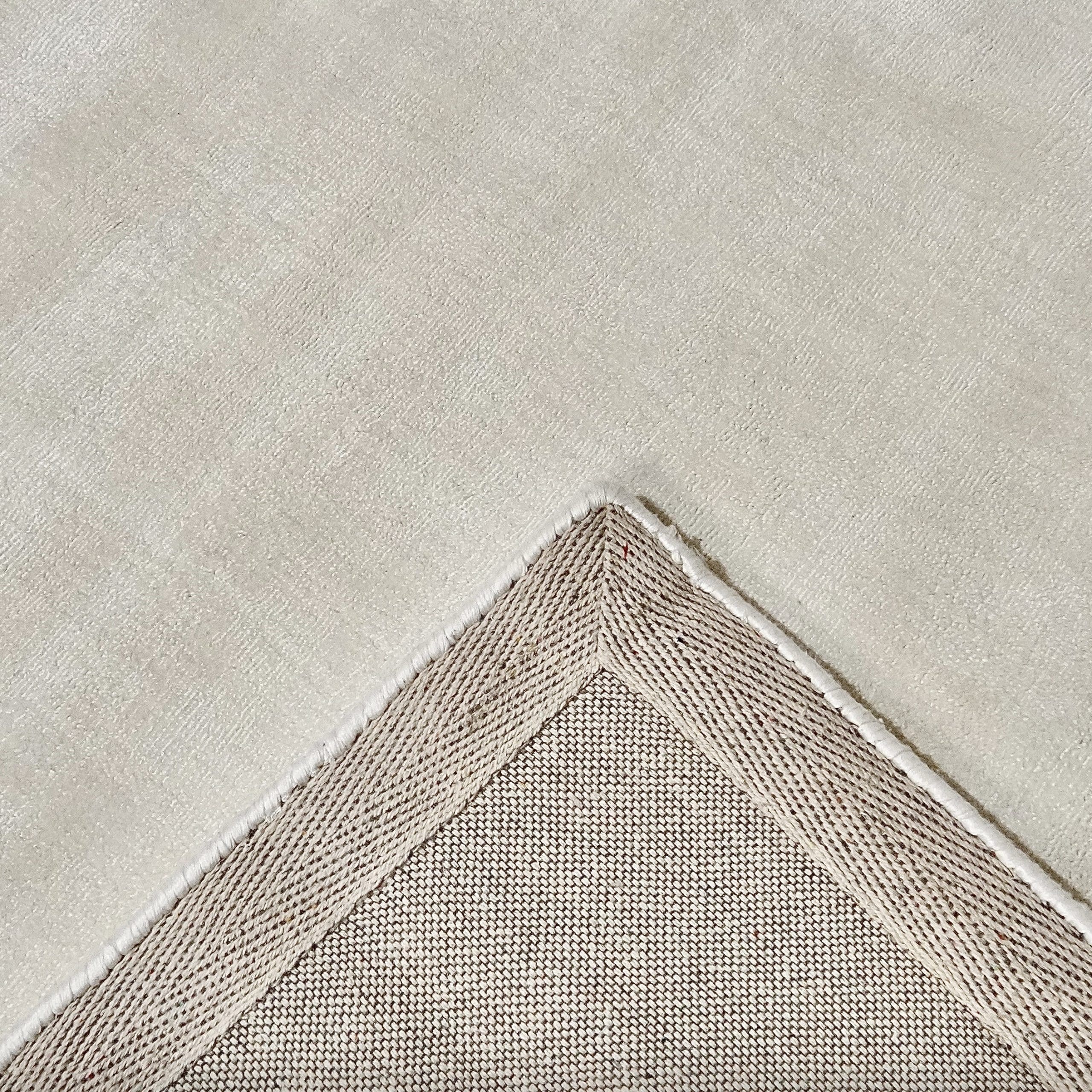 שטיח קלאסי במראה יוקרתי דגם טימבר שמנת שטיח קלאסי במראה יוקרתי דגם טימבר שמנת